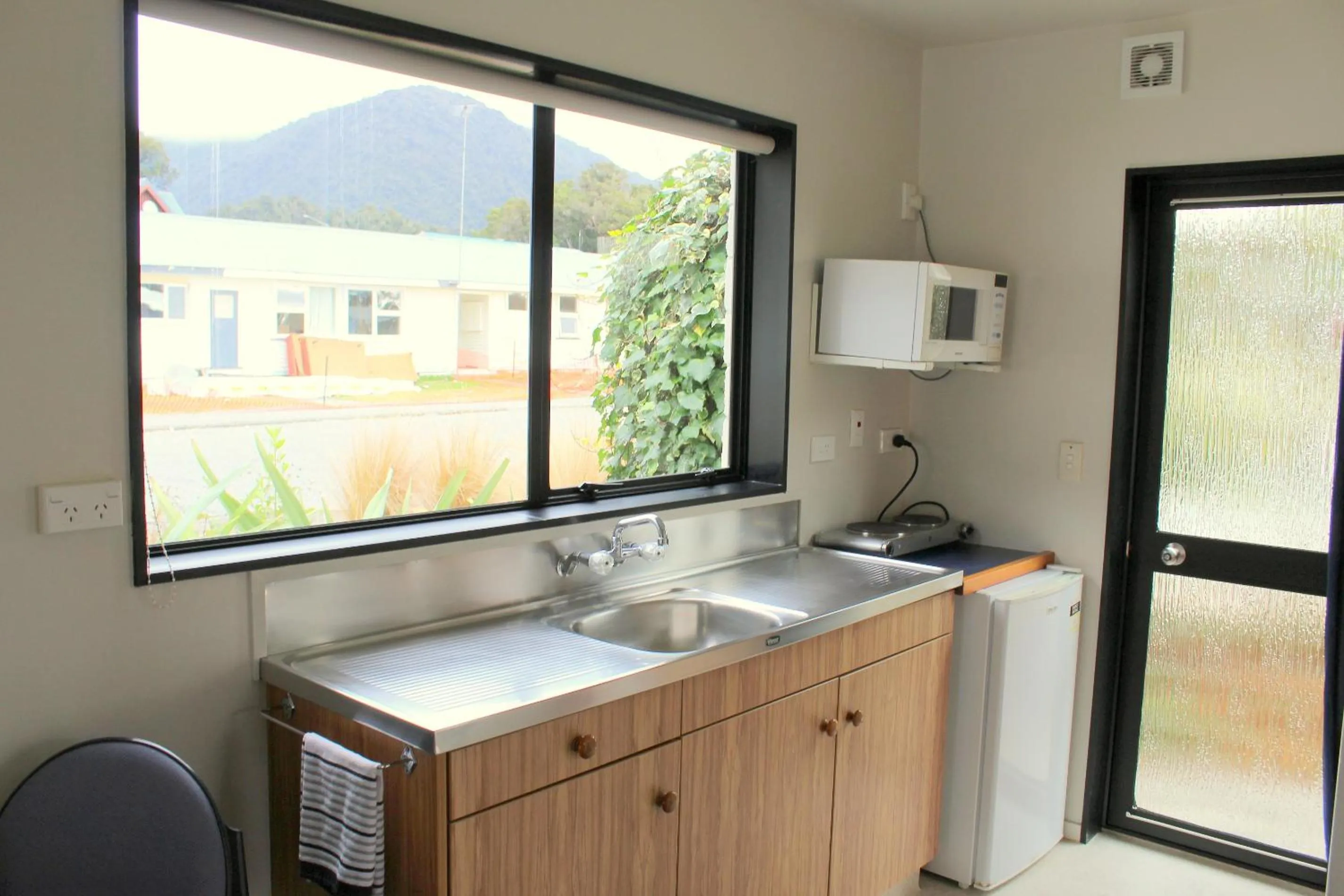Kitchen or kitchenette in Alpine Glacier Motel