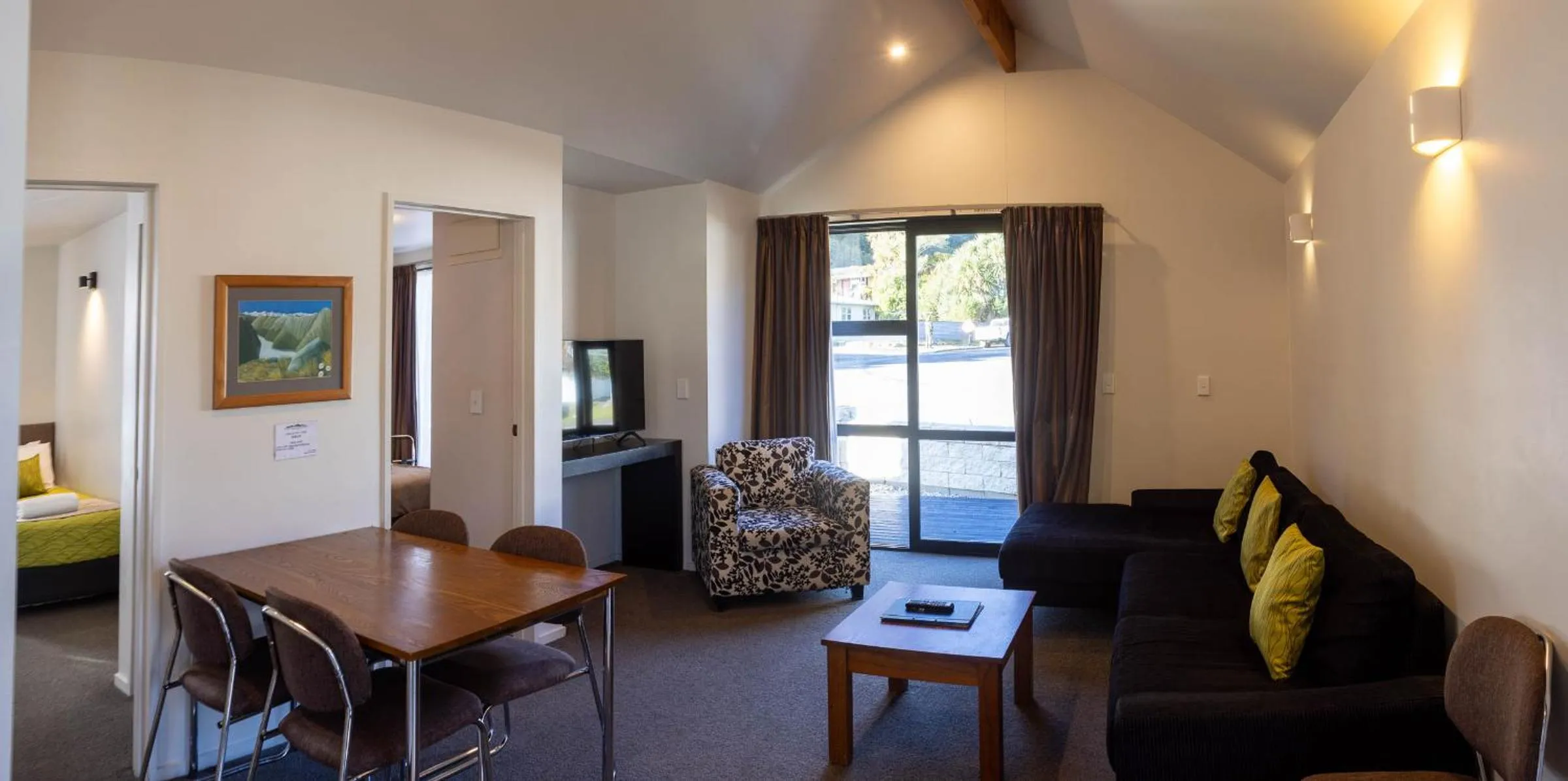 Living room in Alpine Glacier Motel