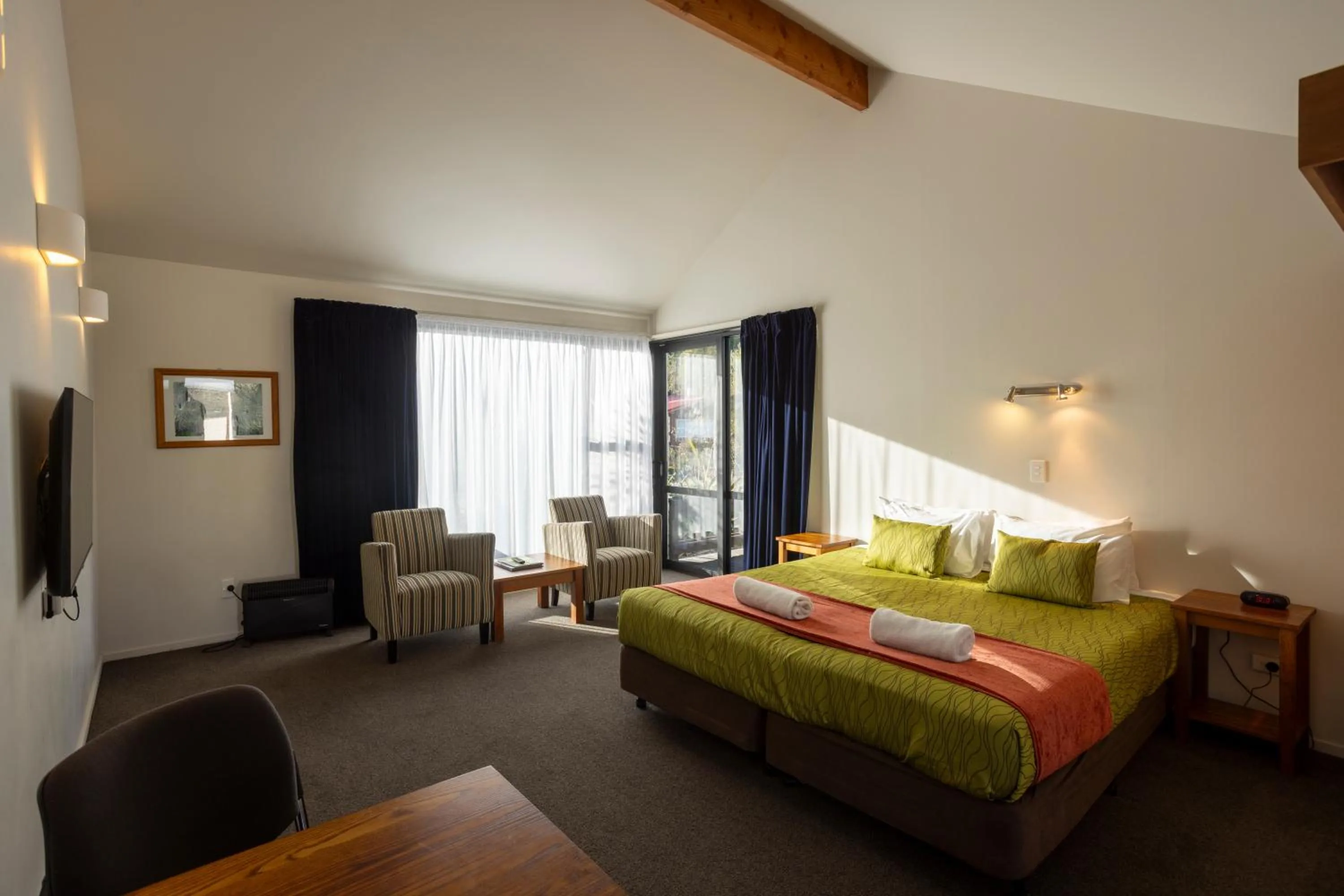 Bed in Alpine Glacier Motel