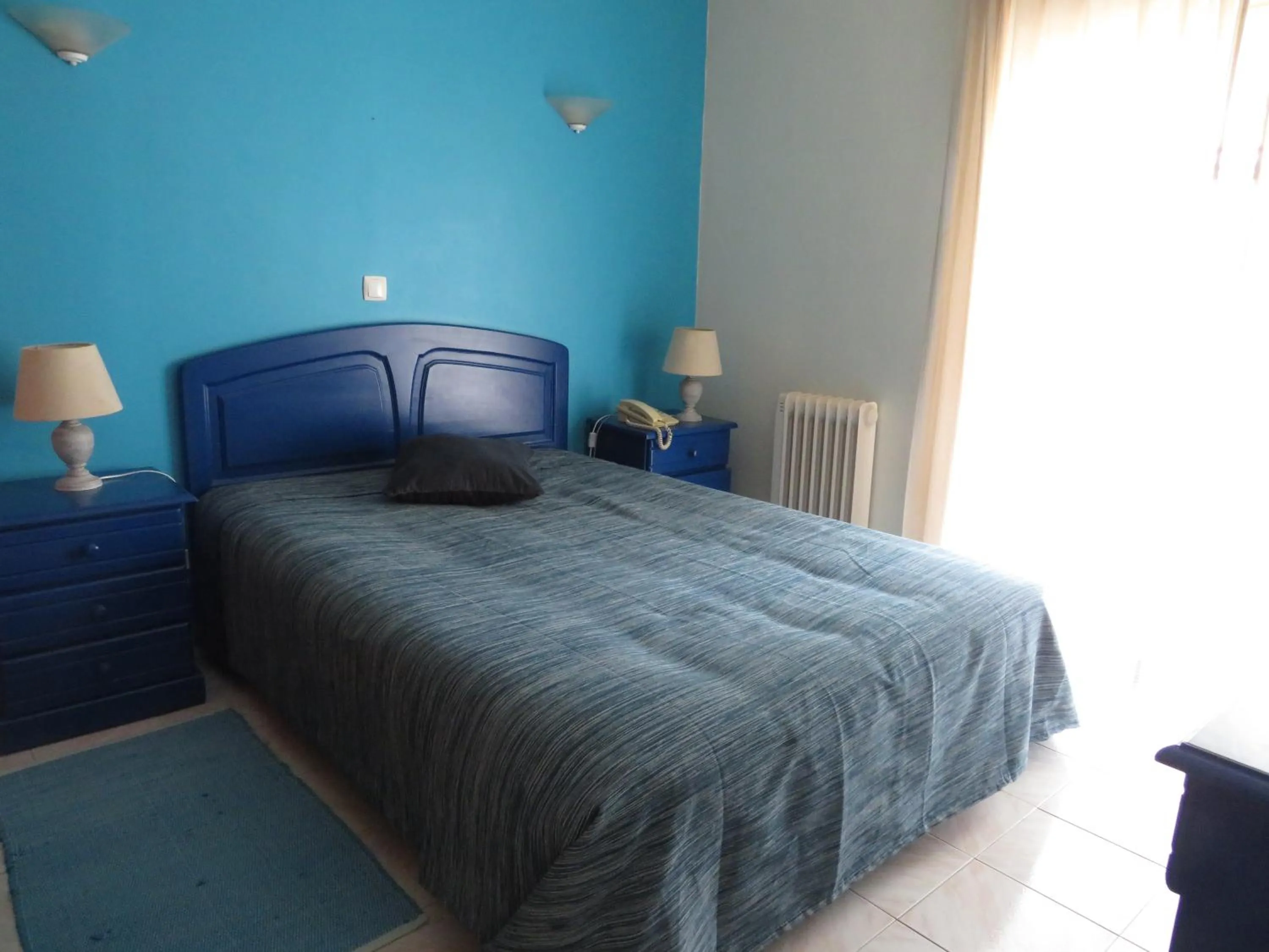 Property building, Bed in Hotel Apartamento Praia Azul