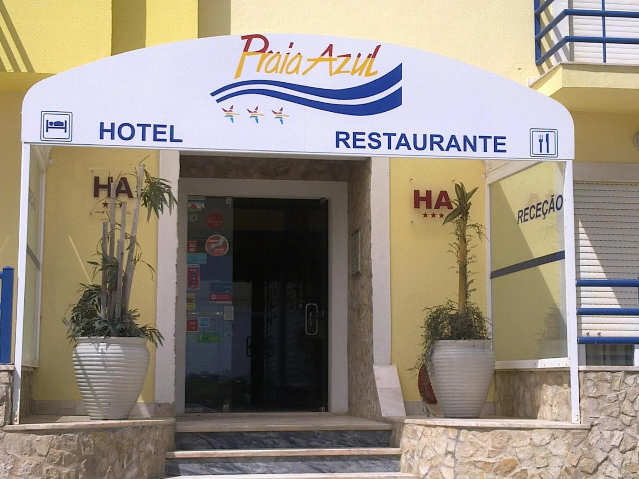Facade/entrance in Hotel Apartamento Praia Azul