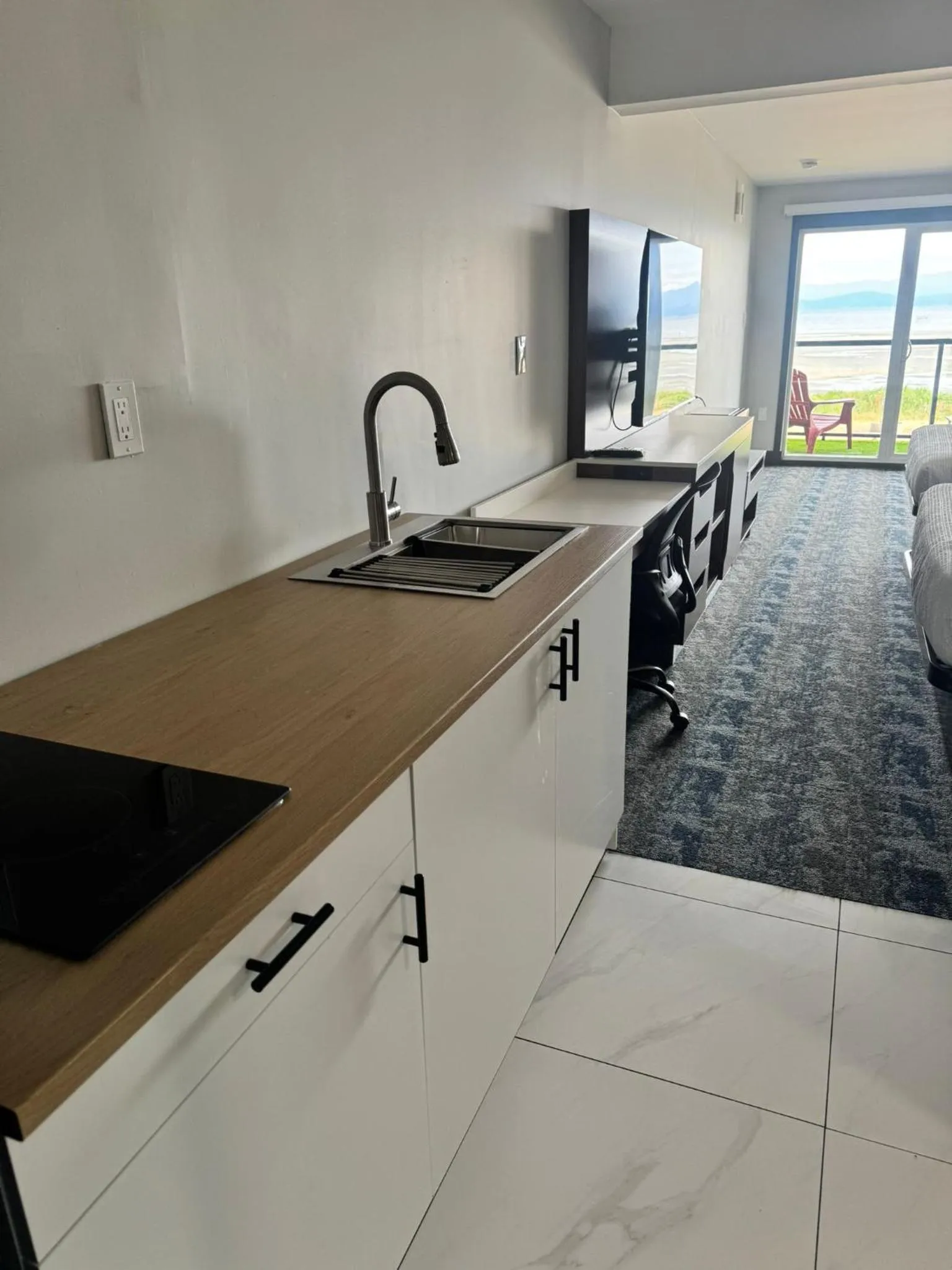 Kitchen or kitchenette in Sea Edge Beachside Hotel