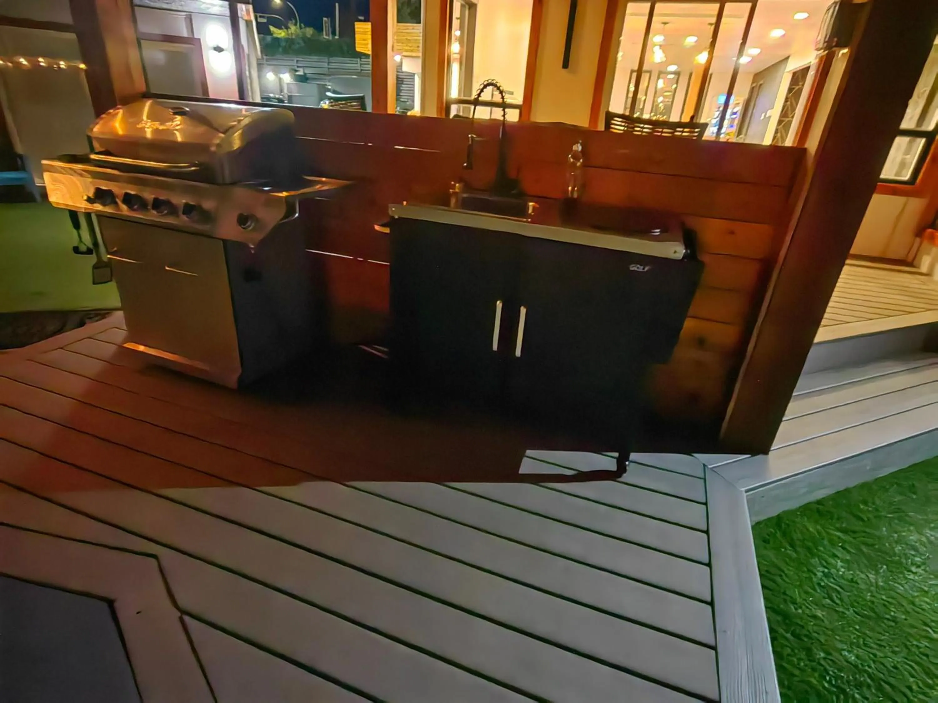 Sea Edge Beachside Hotel