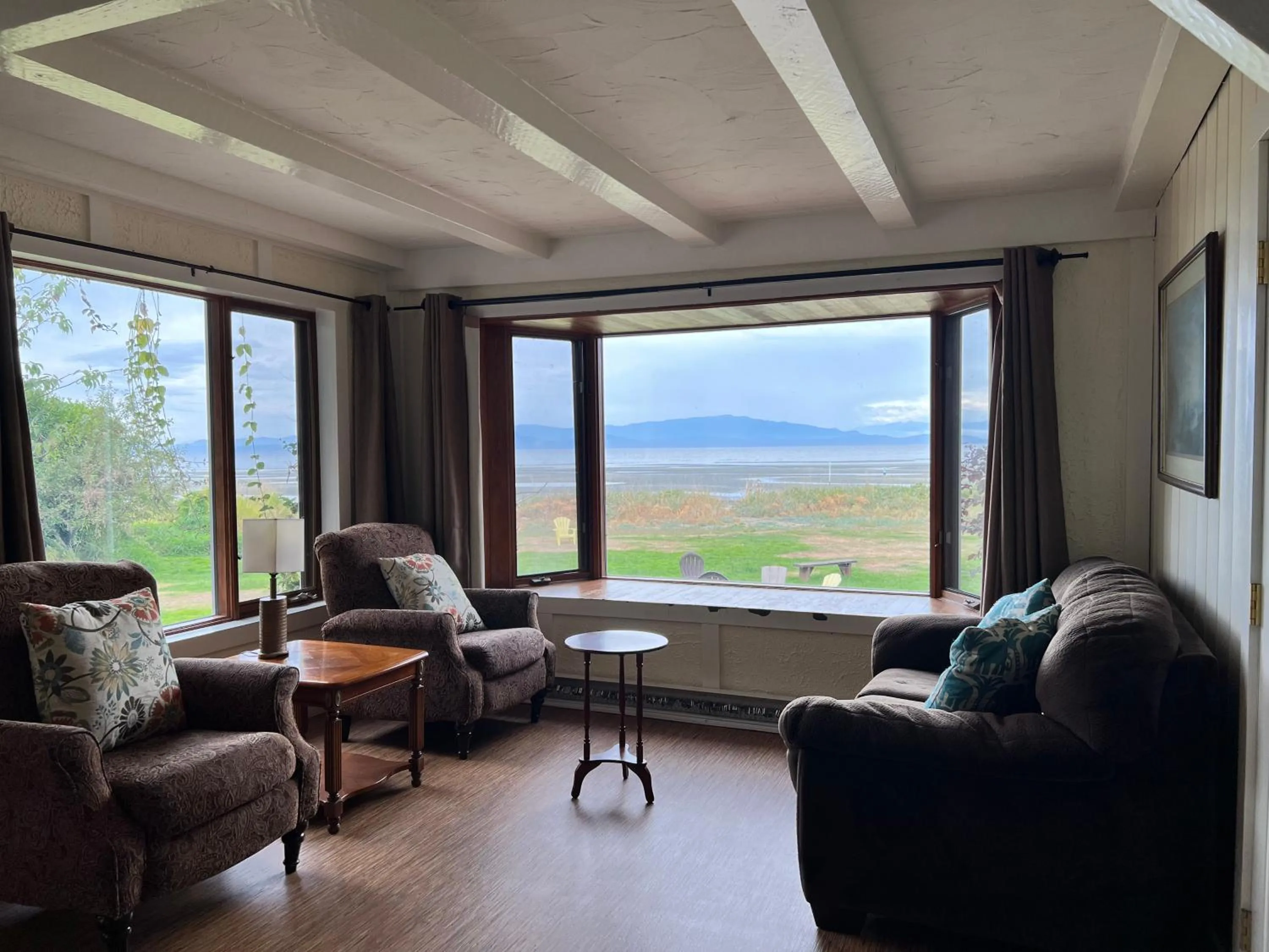 Sea Edge Beachside Hotel