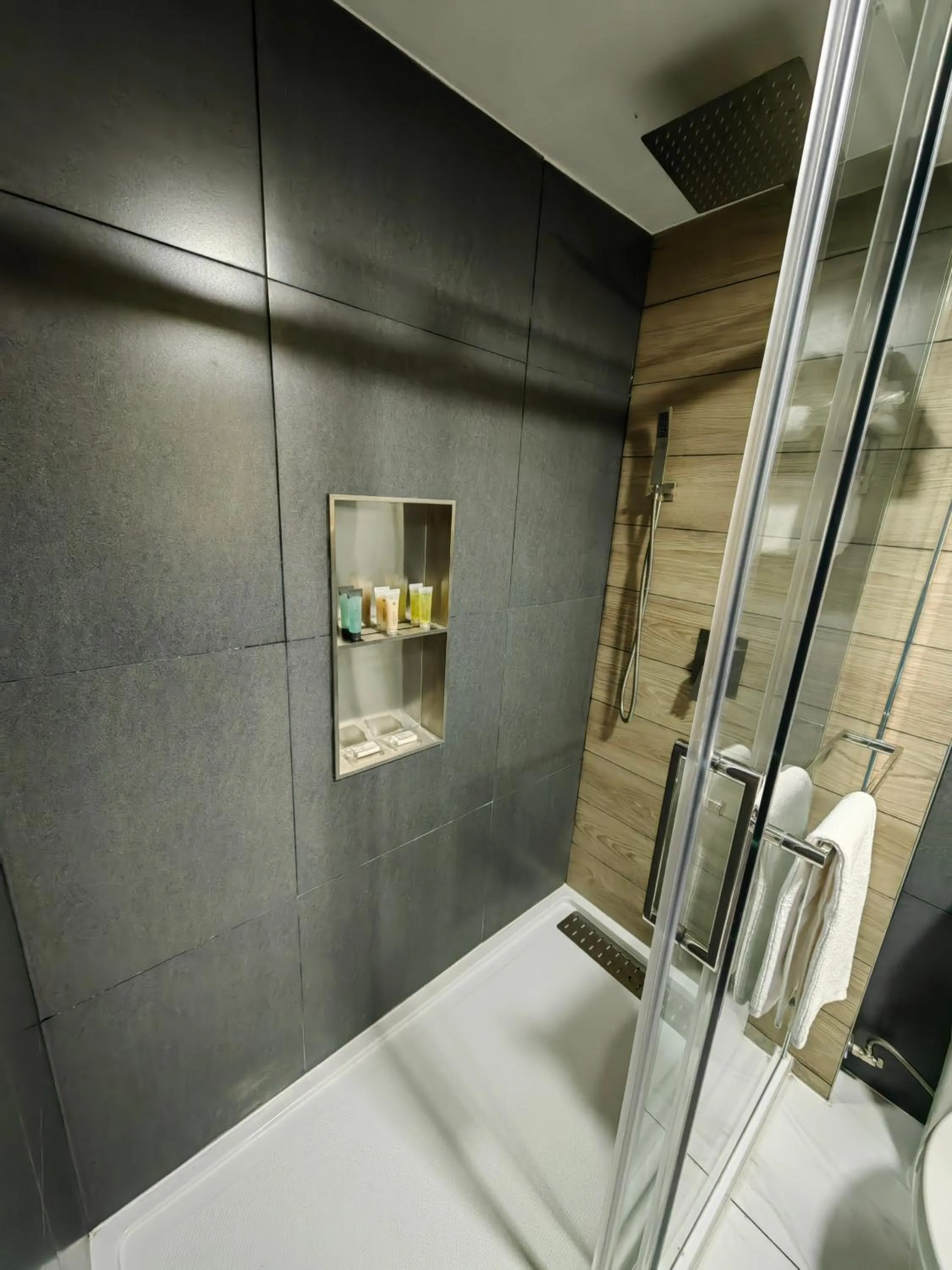 Sea Edge Beachside Hotel