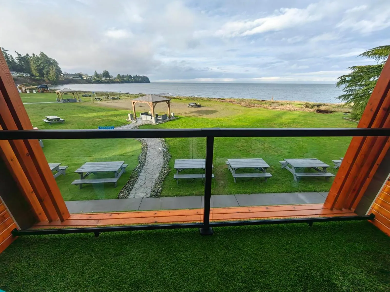 Sea Edge Beachside Hotel