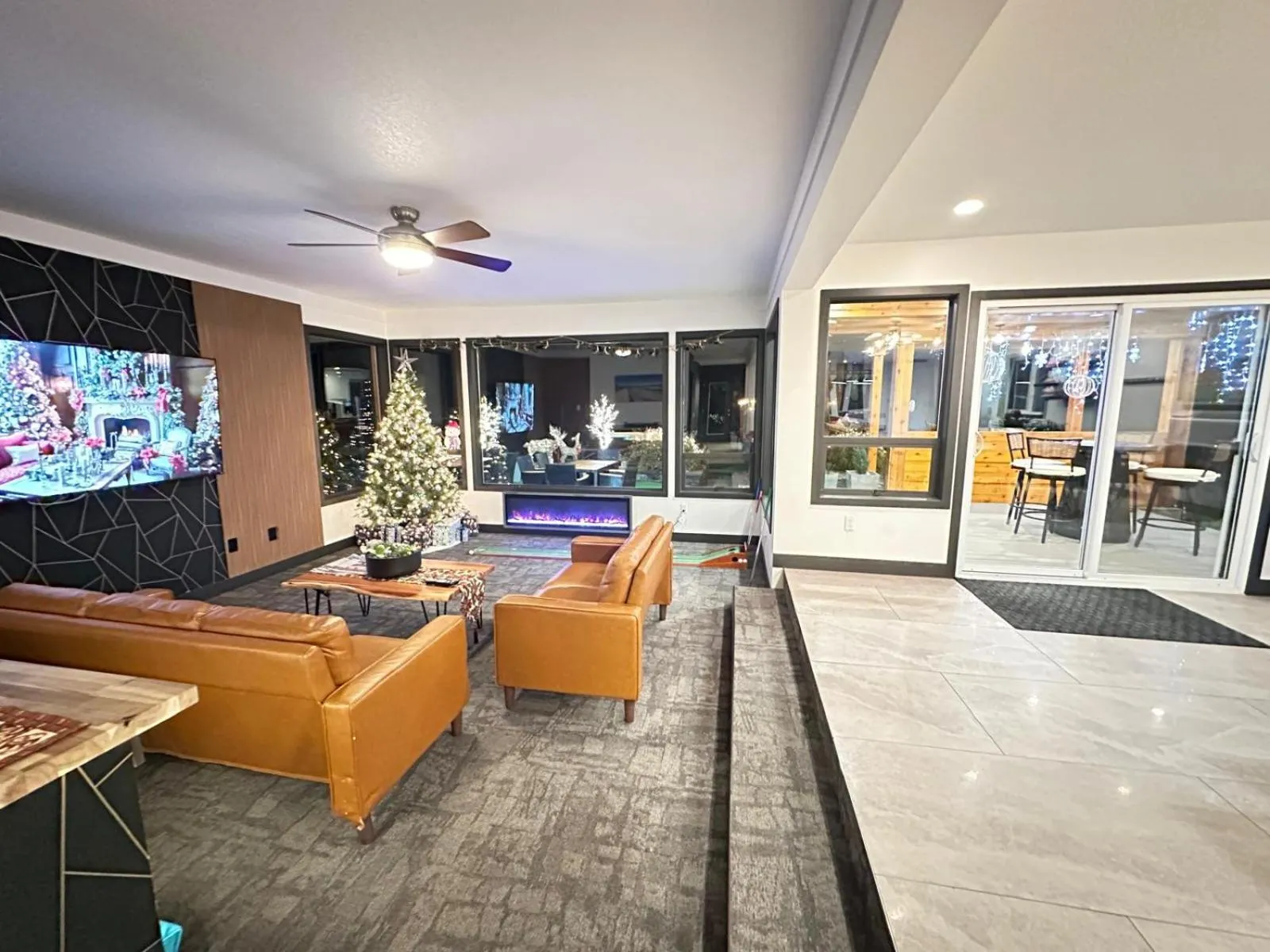 Communal lounge/ TV room in Sea Edge Beachside Hotel