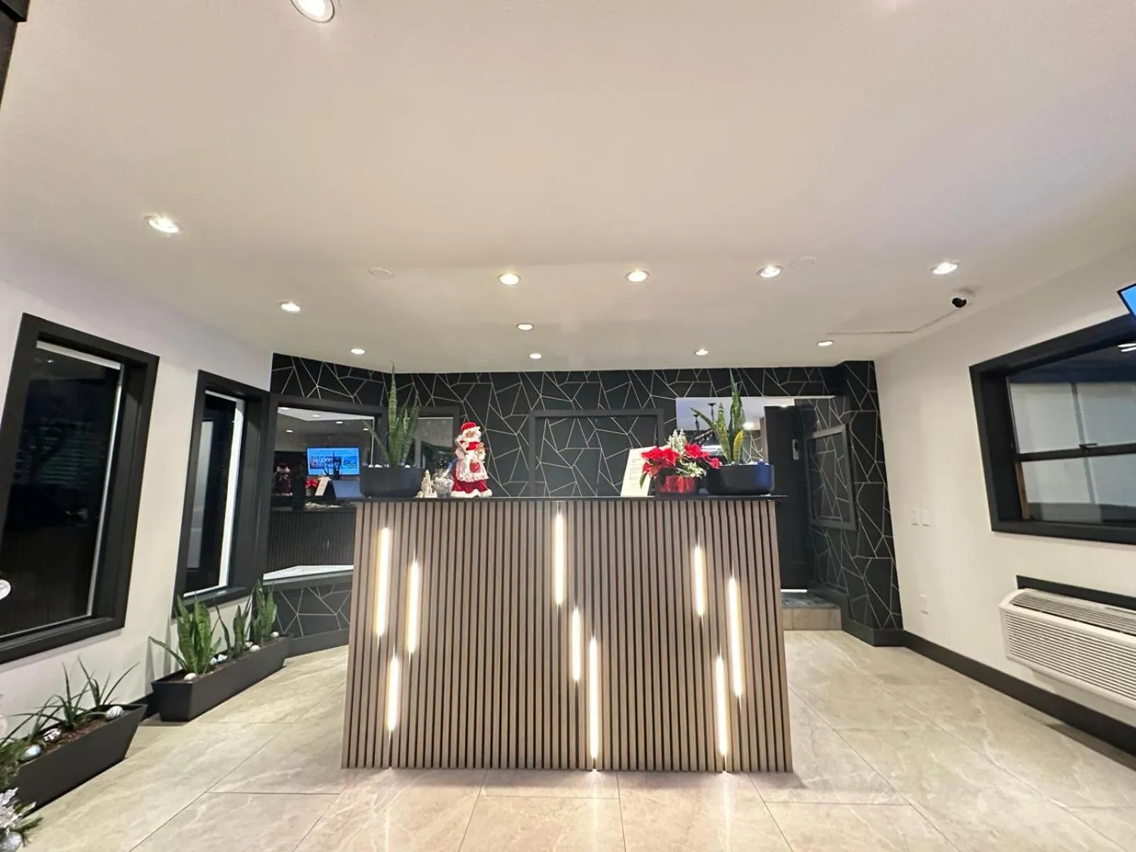 Lobby or reception in Sea Edge Beachside Hotel