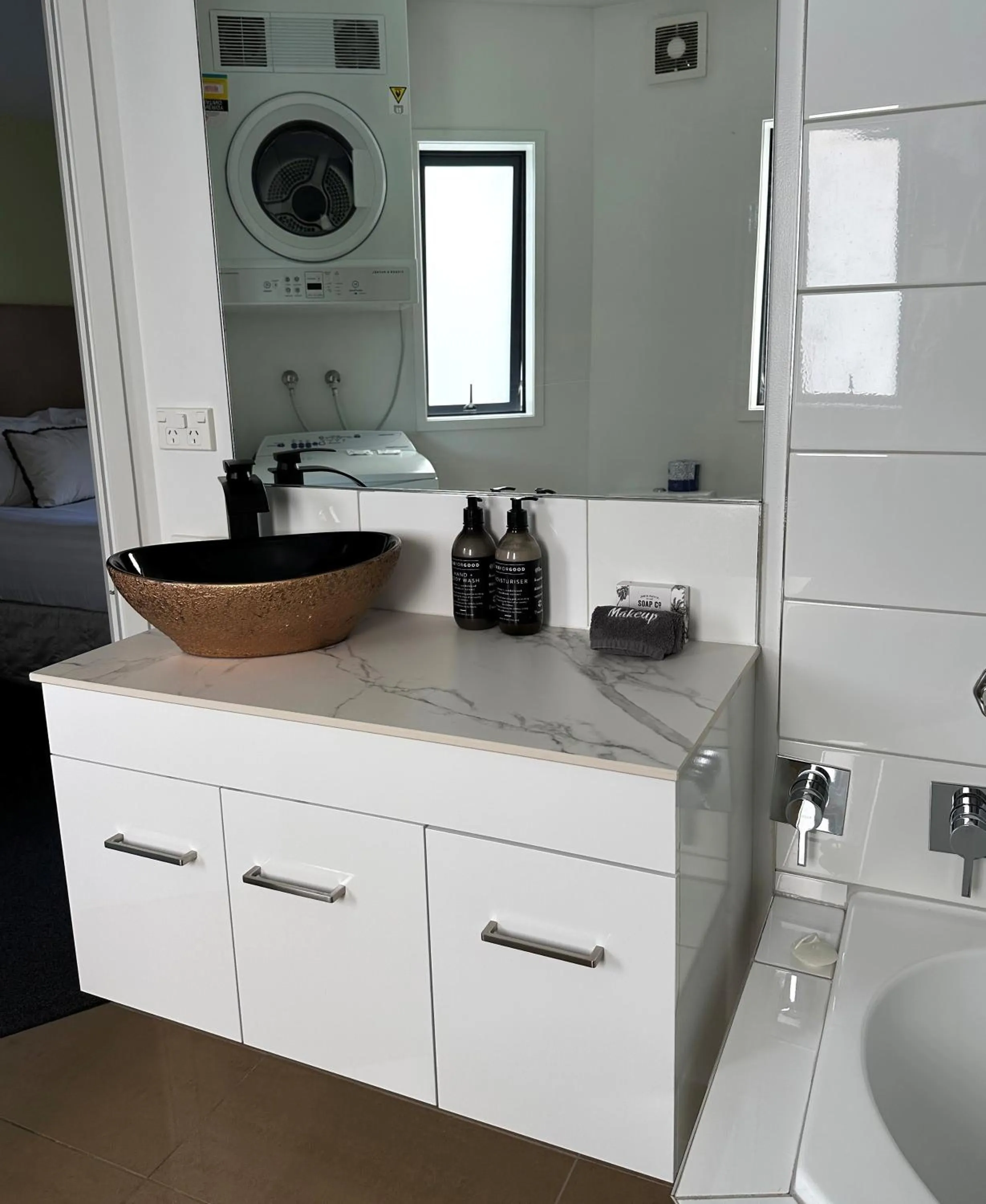 Bathroom in Delorenzo Studio Apartments