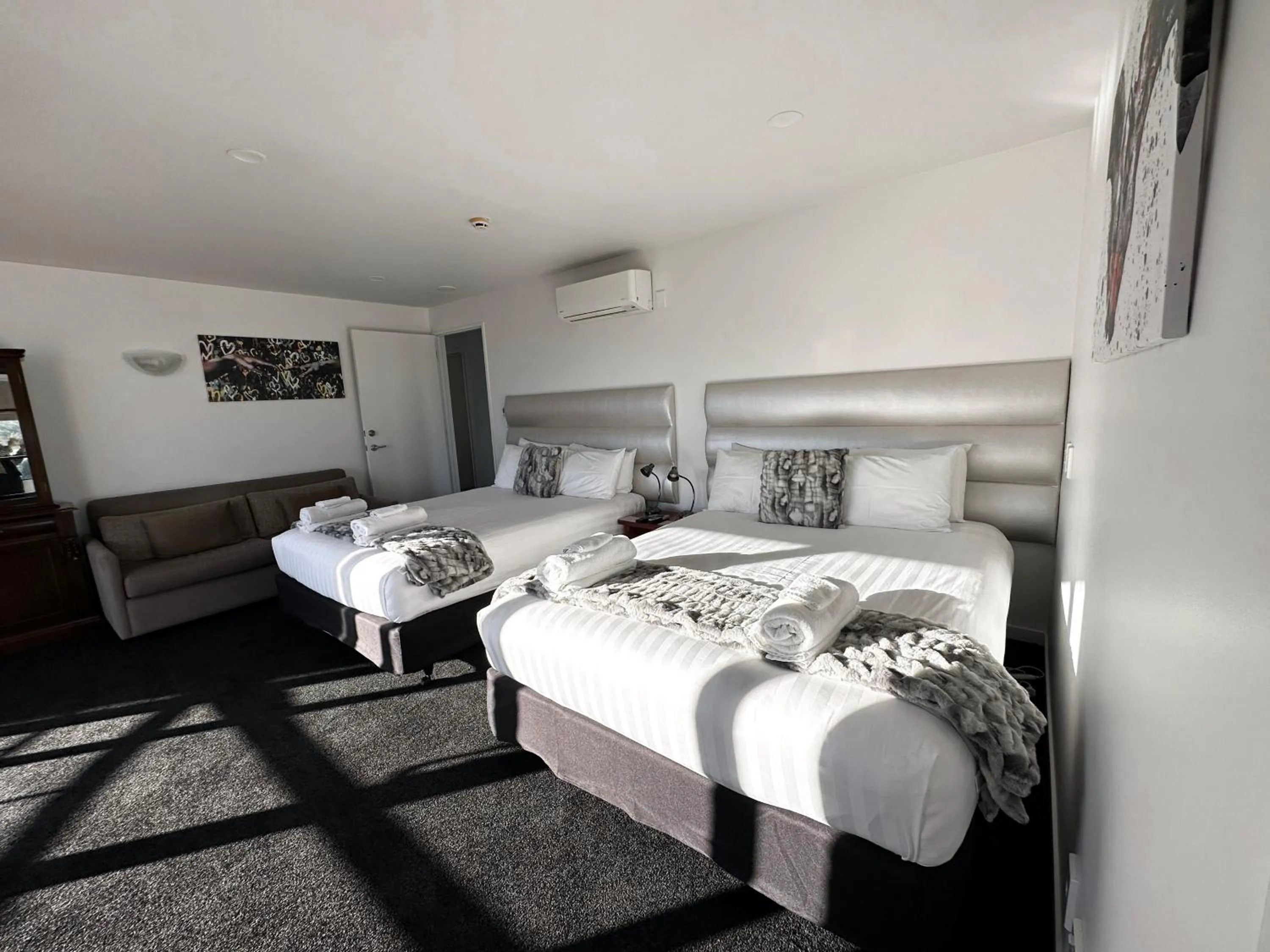 Bedroom, Bed in Delorenzo Studio Apartments