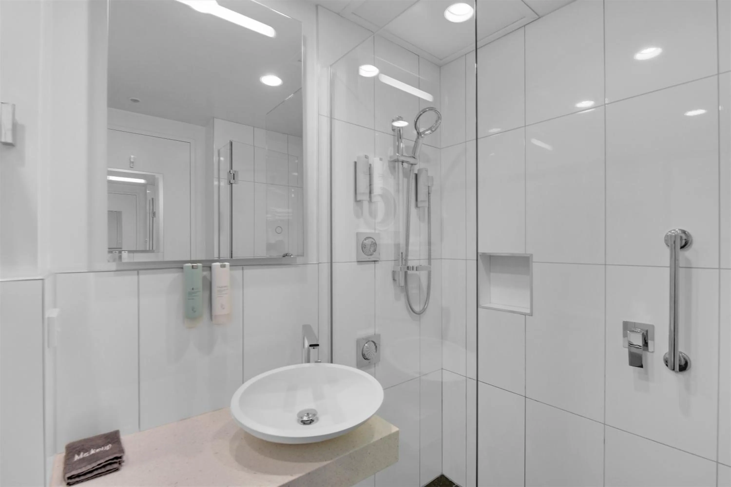 Bathroom in Delorenzo Studio Apartments