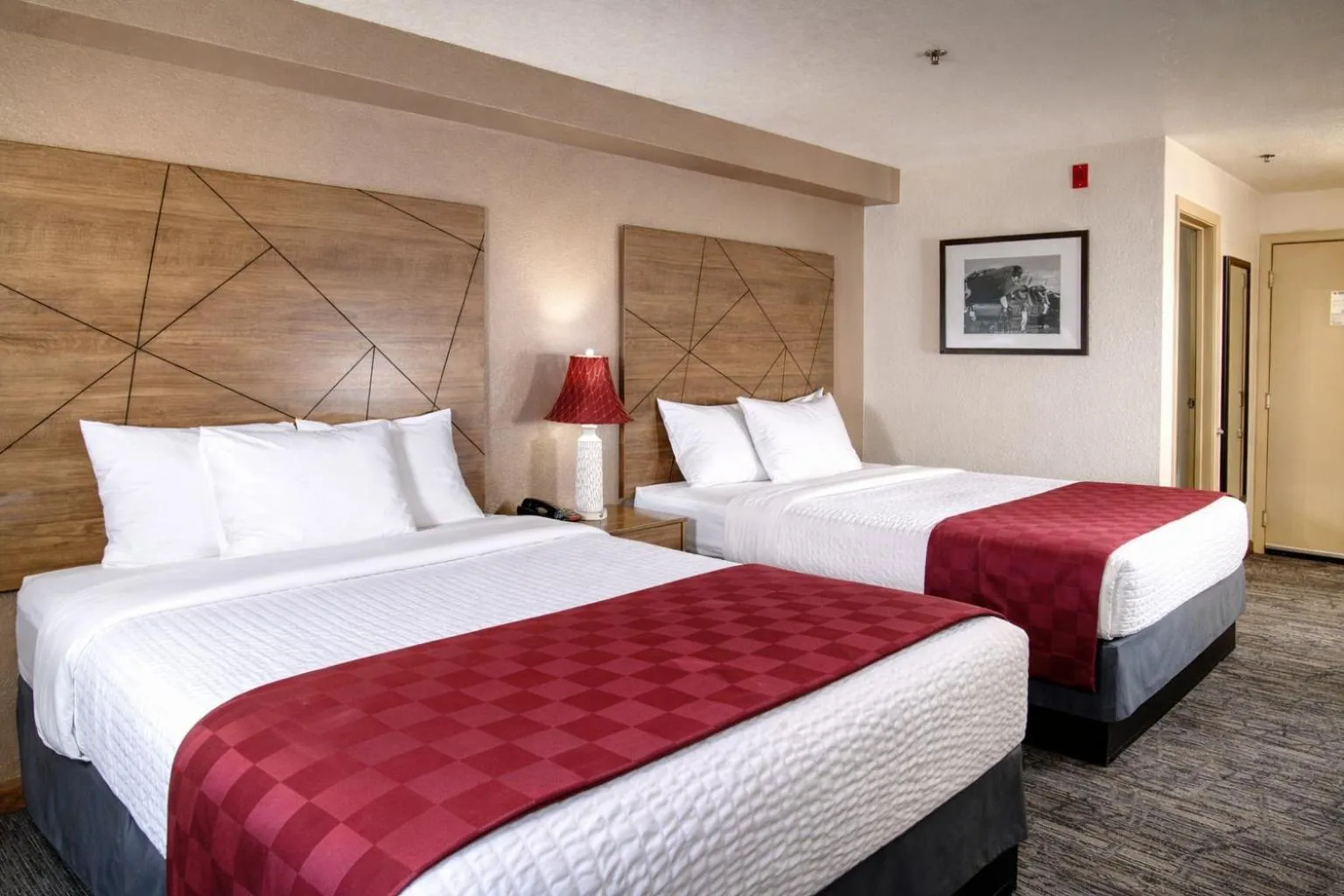Bed in Americas Best Value Inn Lynnwood