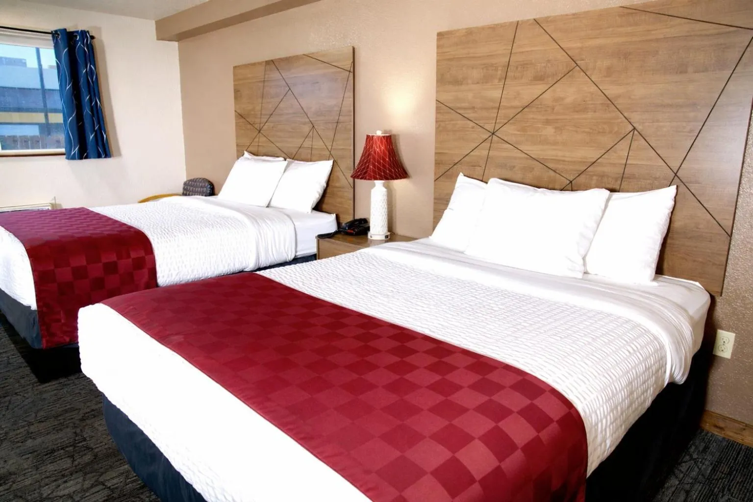 Bed in Americas Best Value Inn Lynnwood