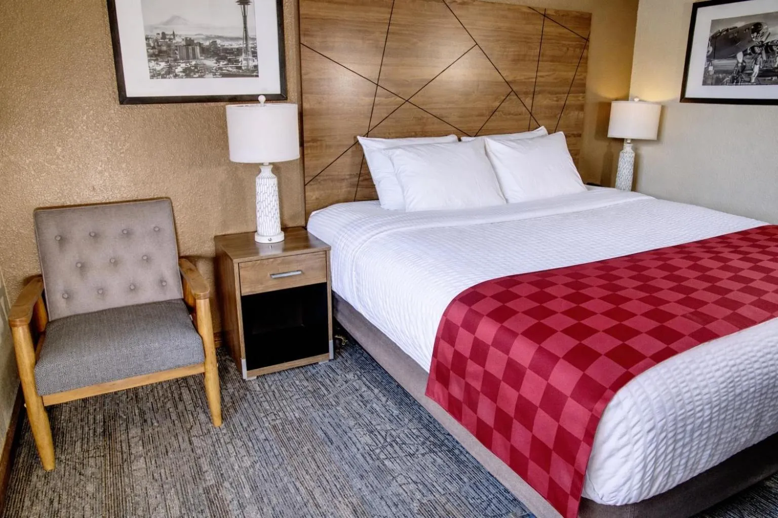 Bed in Americas Best Value Inn Lynnwood