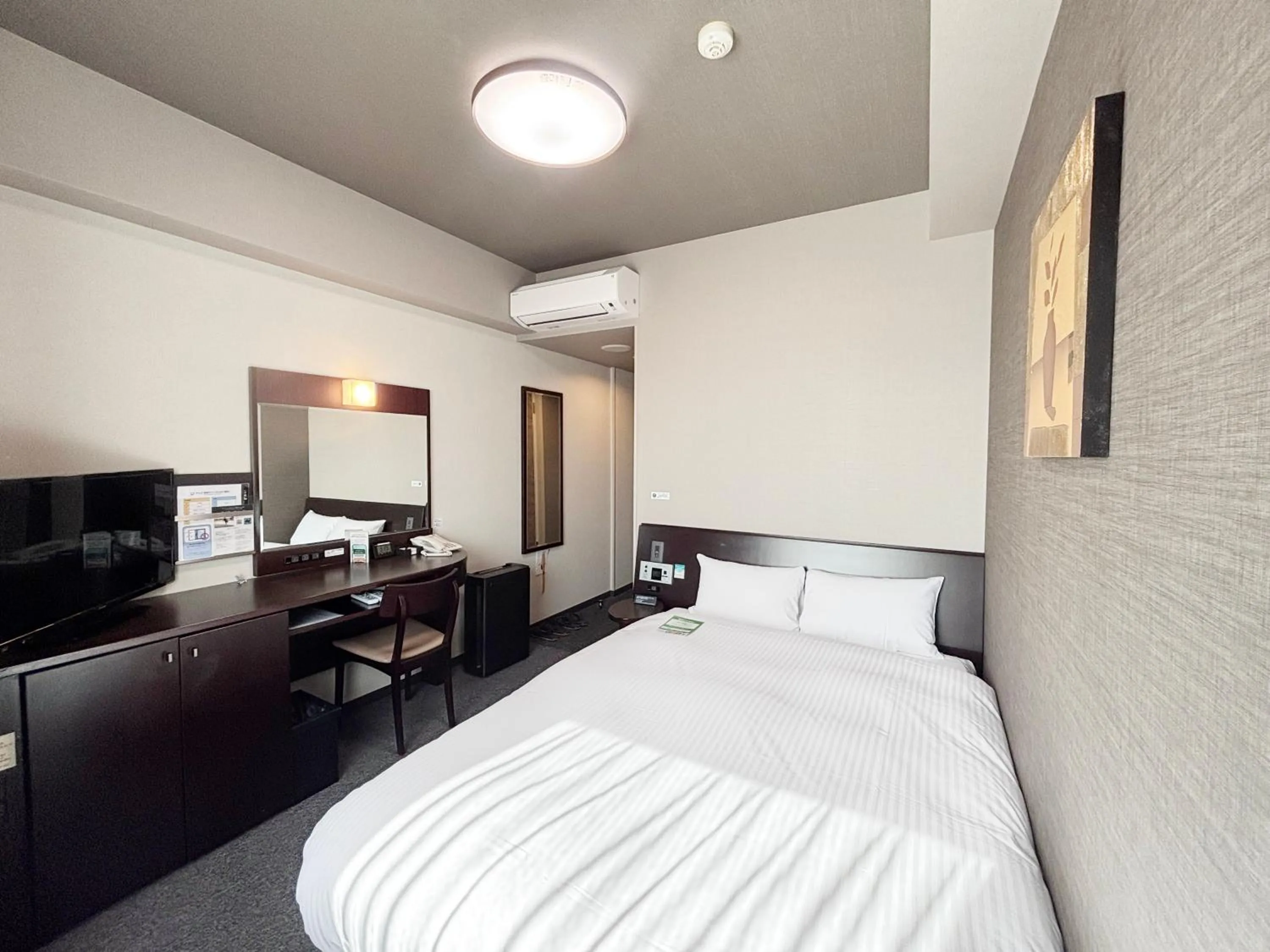 Photo of the whole room, Bed in Hotel Route-Inn Iyo-Saijo