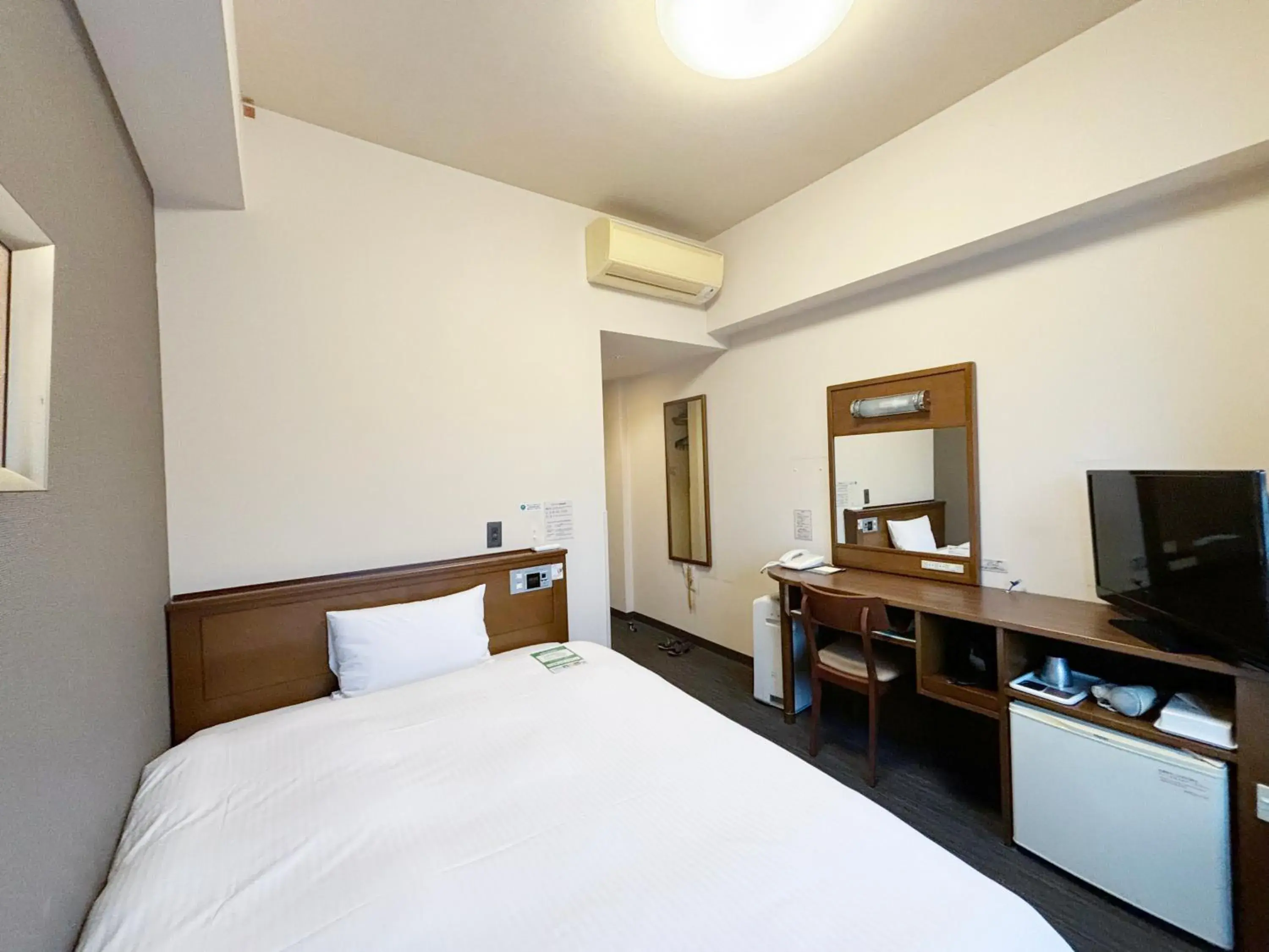 Comfort Single Room - single occupancy - Non-Smoking in Hotel Route-Inn Sakaide-Kita Inter Comfort Single Room - single occupancy - Non-Smoking in Hotel Route-Inn Sakaide-Kita Inter