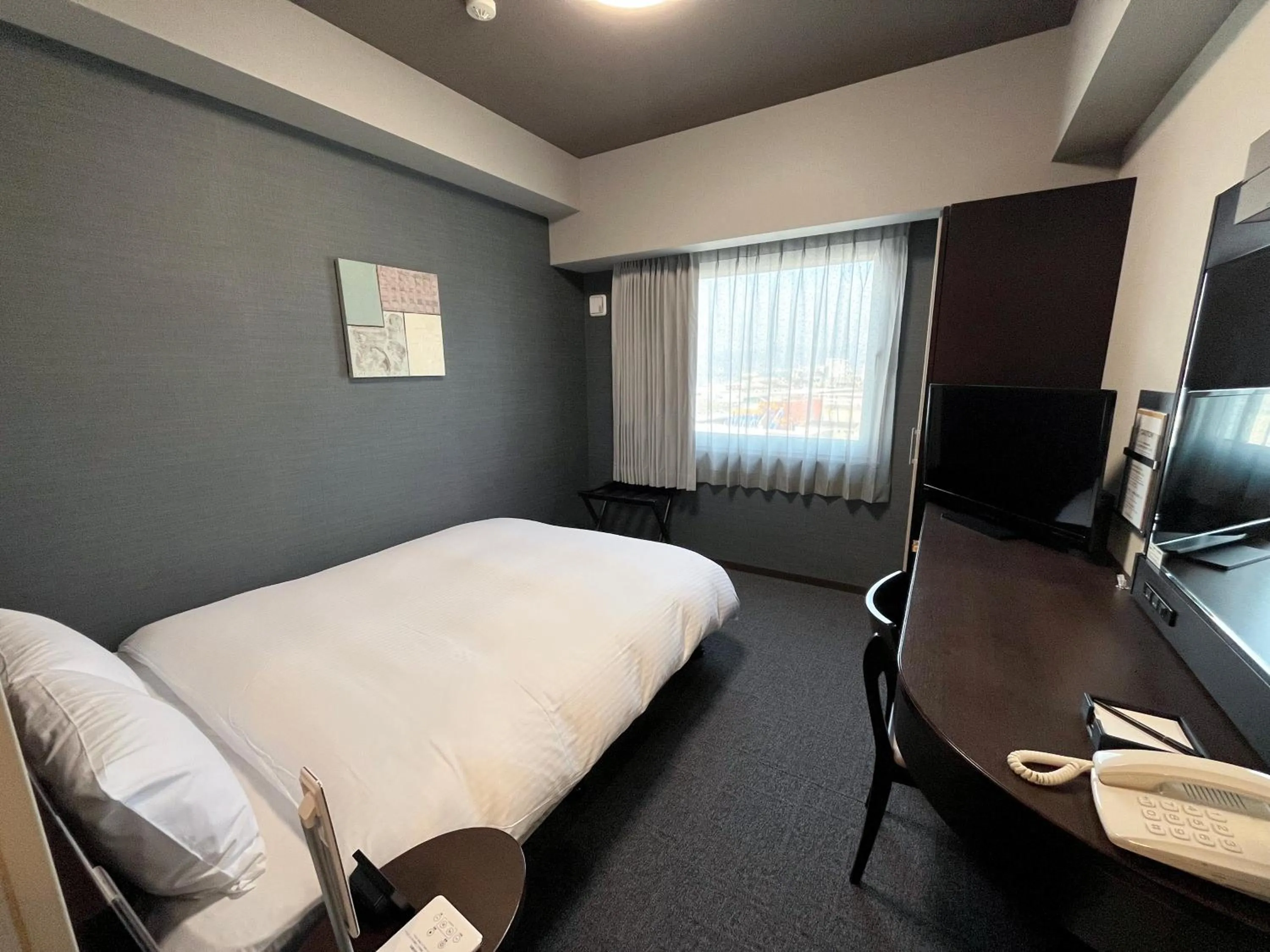 Photo of the whole room, Bed in Hotel Route-Inn Sakaide-Kita Inter
