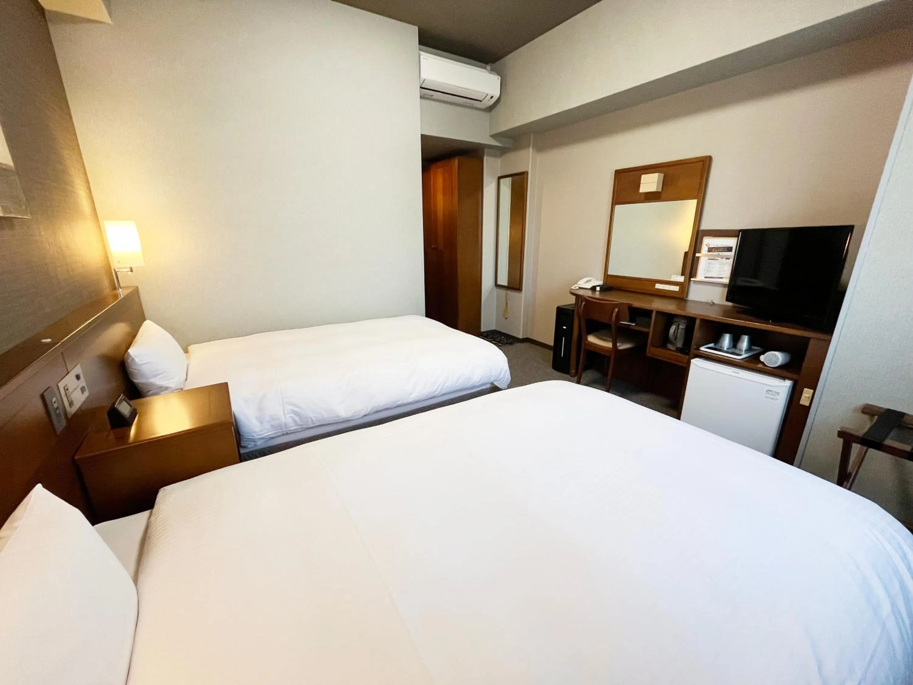 Photo of the whole room, Bed in Hotel Route-Inn Sakaide-Kita Inter