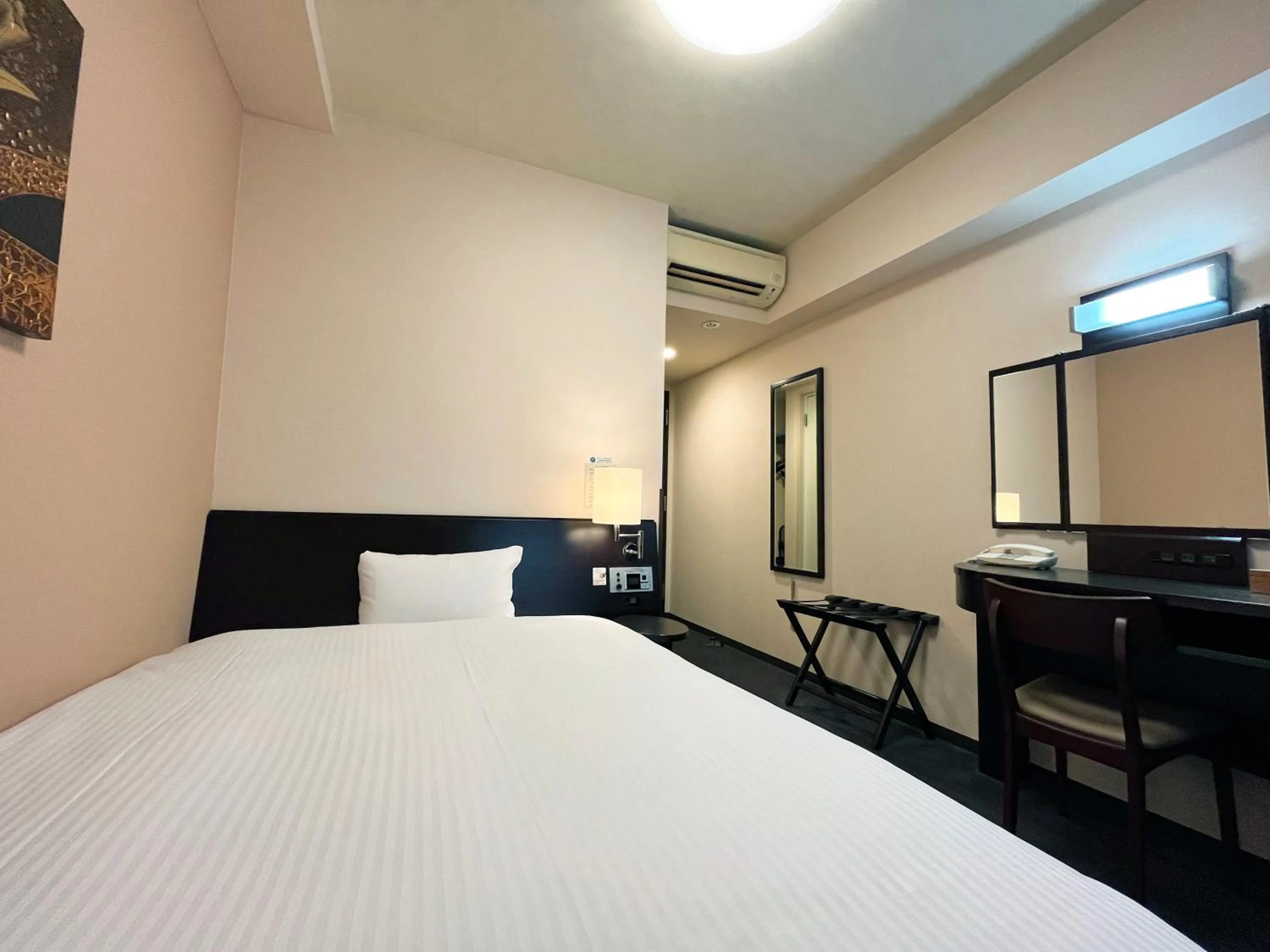 Photo of the whole room, Bed in Hotel Route-Inn Hofu Ekimae