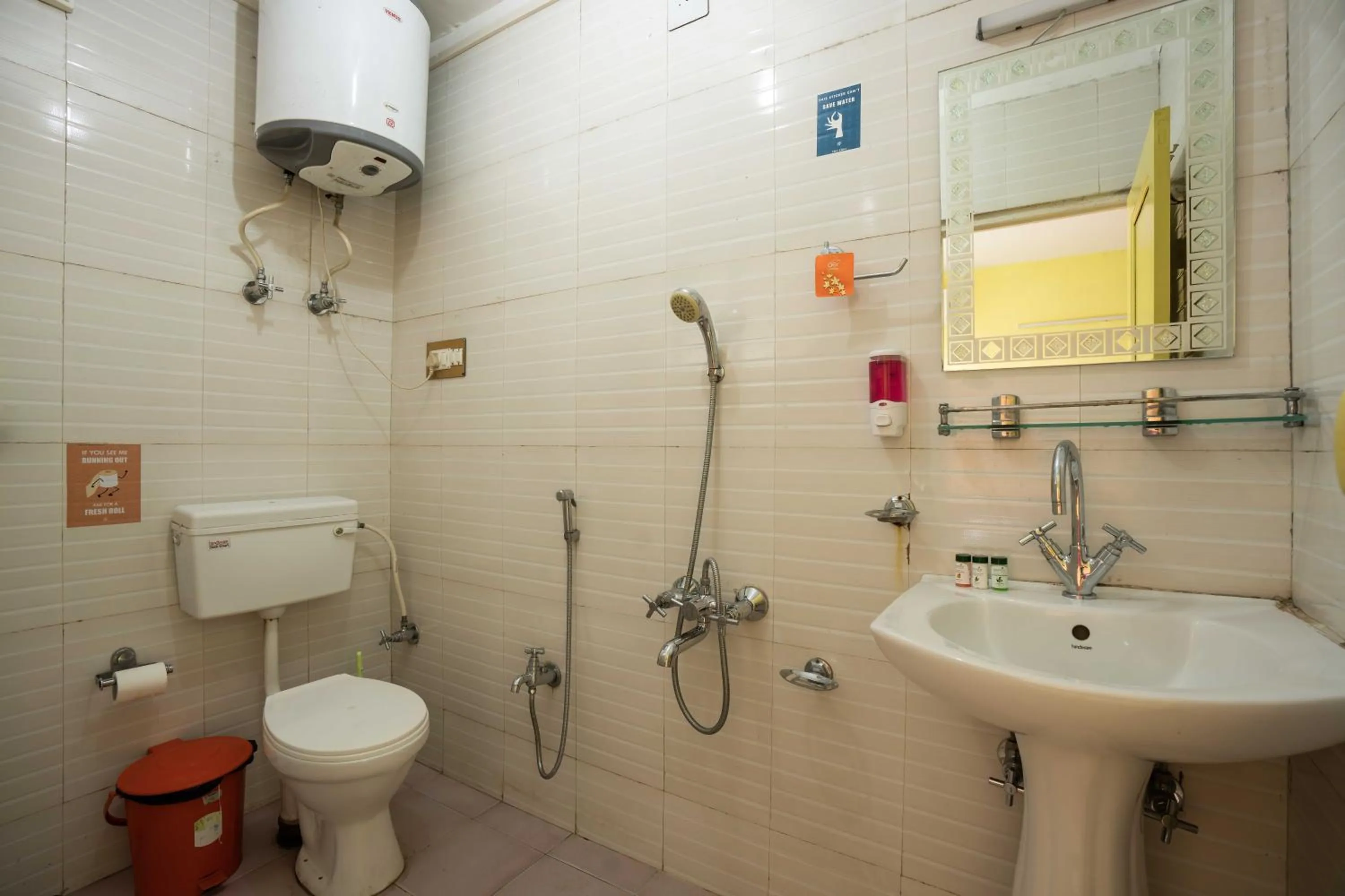 Shower in Zostel Srinagar