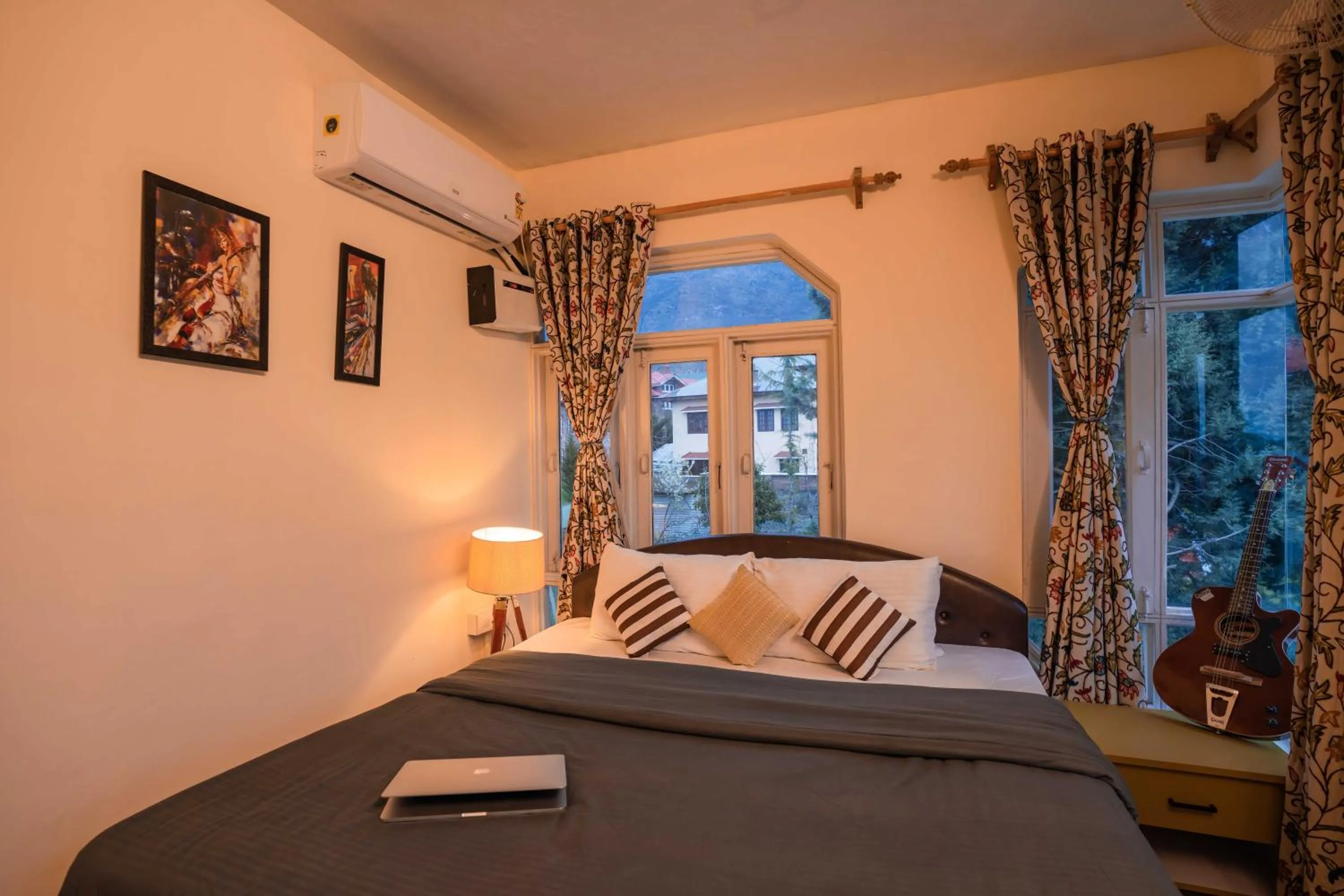 Bed in Zostel Srinagar