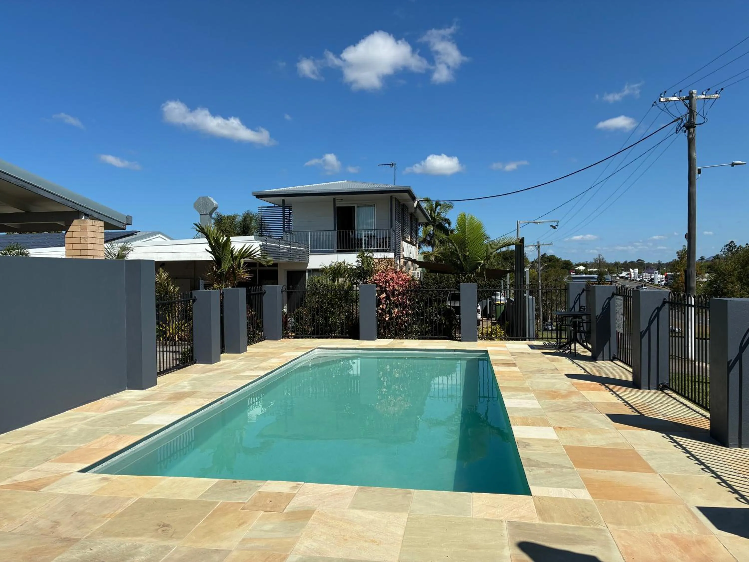 Swimming pool in Shady Rest Motel