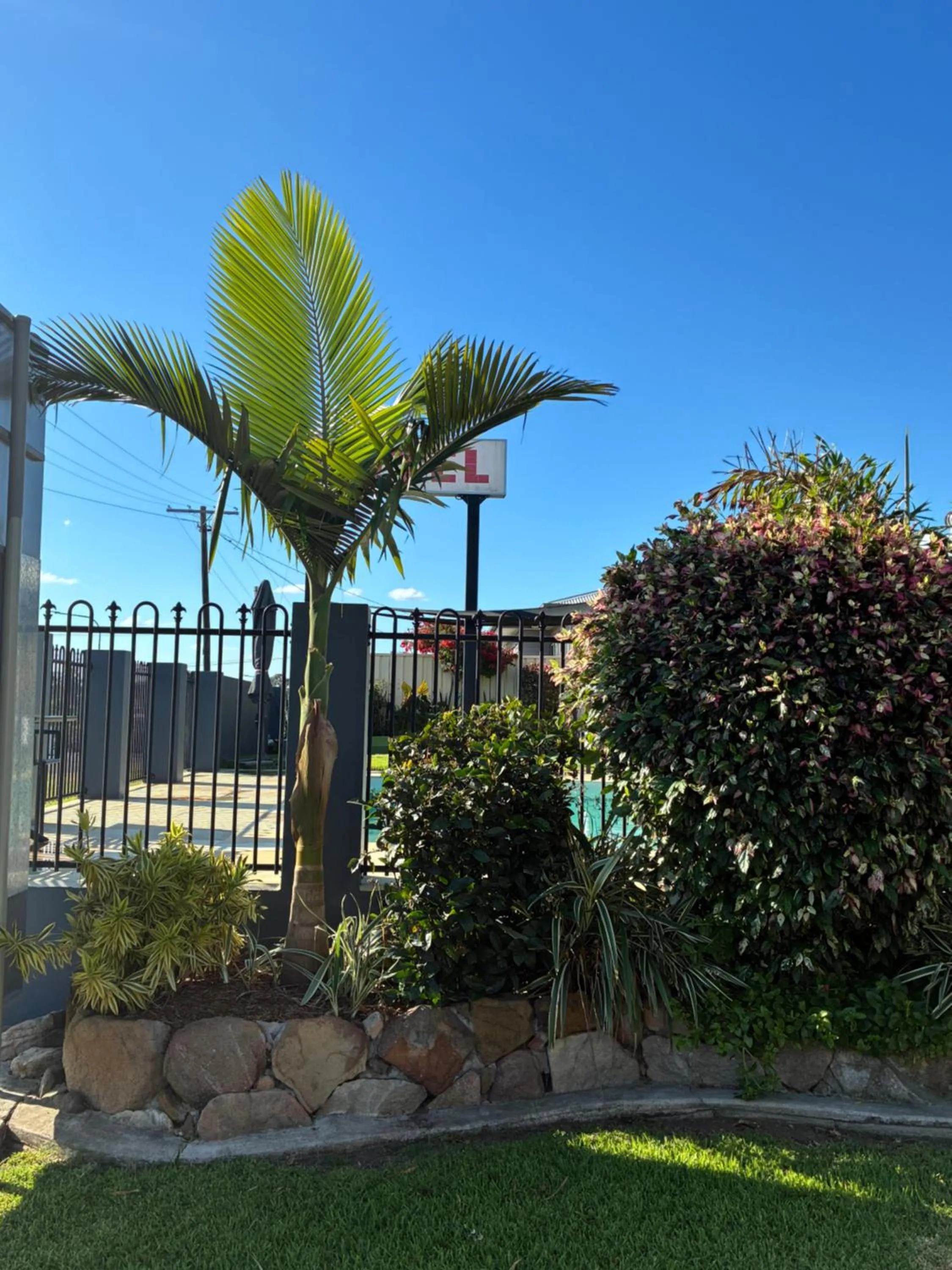 Property building in Shady Rest Motel