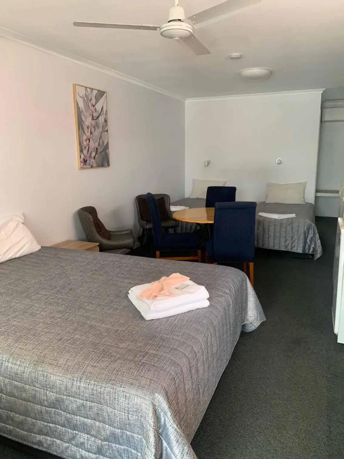 Family Room (4 Adults) in Shady Rest Motel Family Room (4 Adults) in Shady Rest Motel