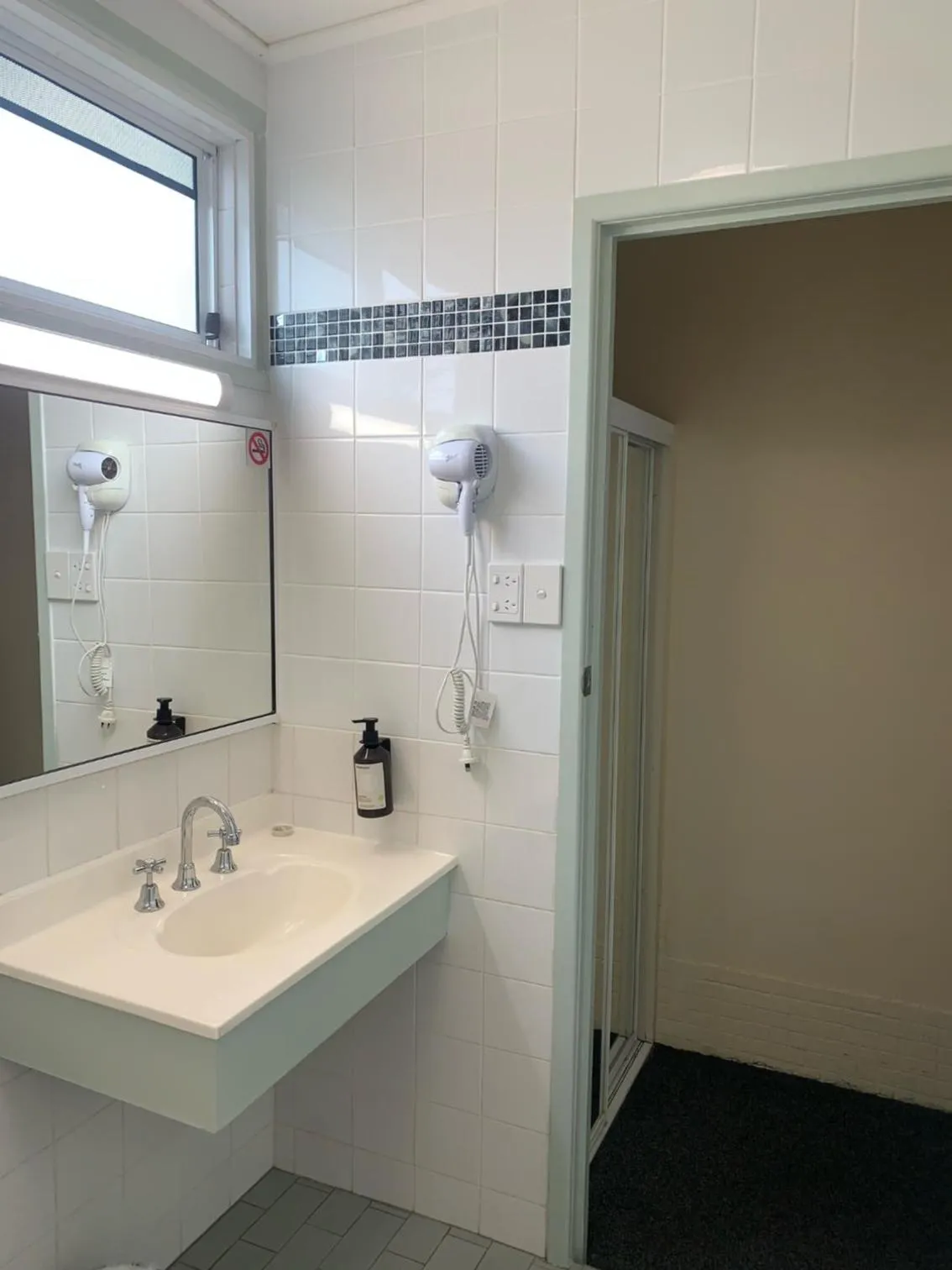 Bathroom in Shady Rest Motel