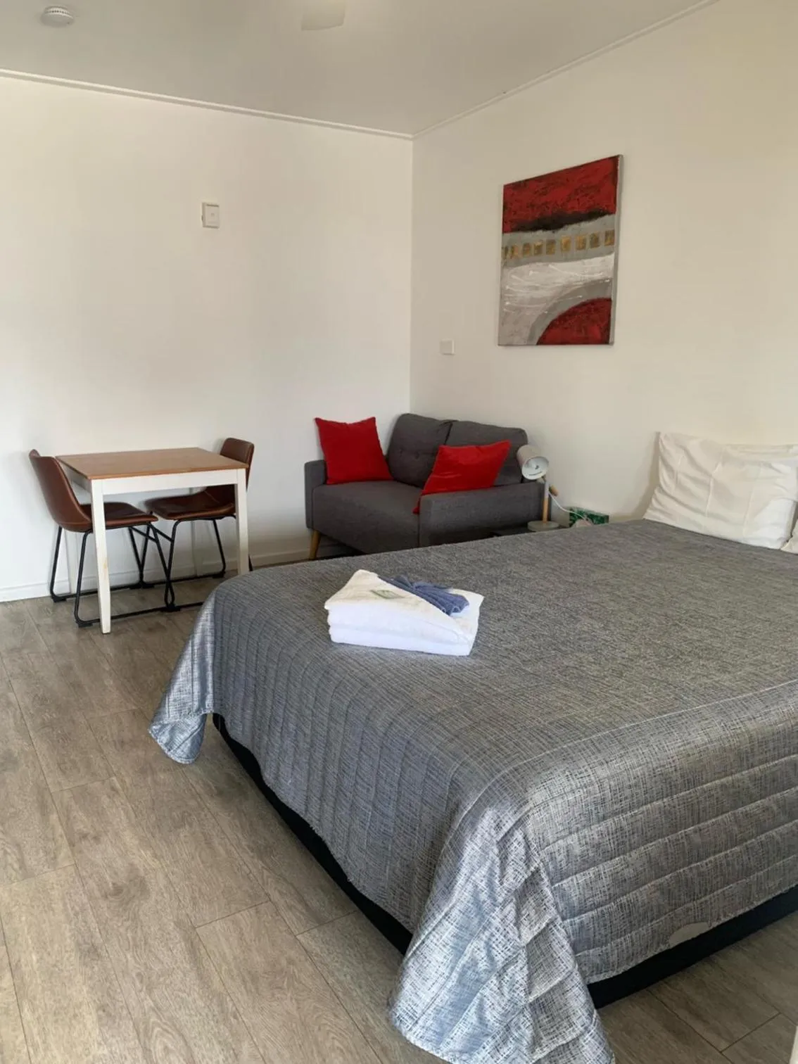 Bedroom, Bed in Shady Rest Motel