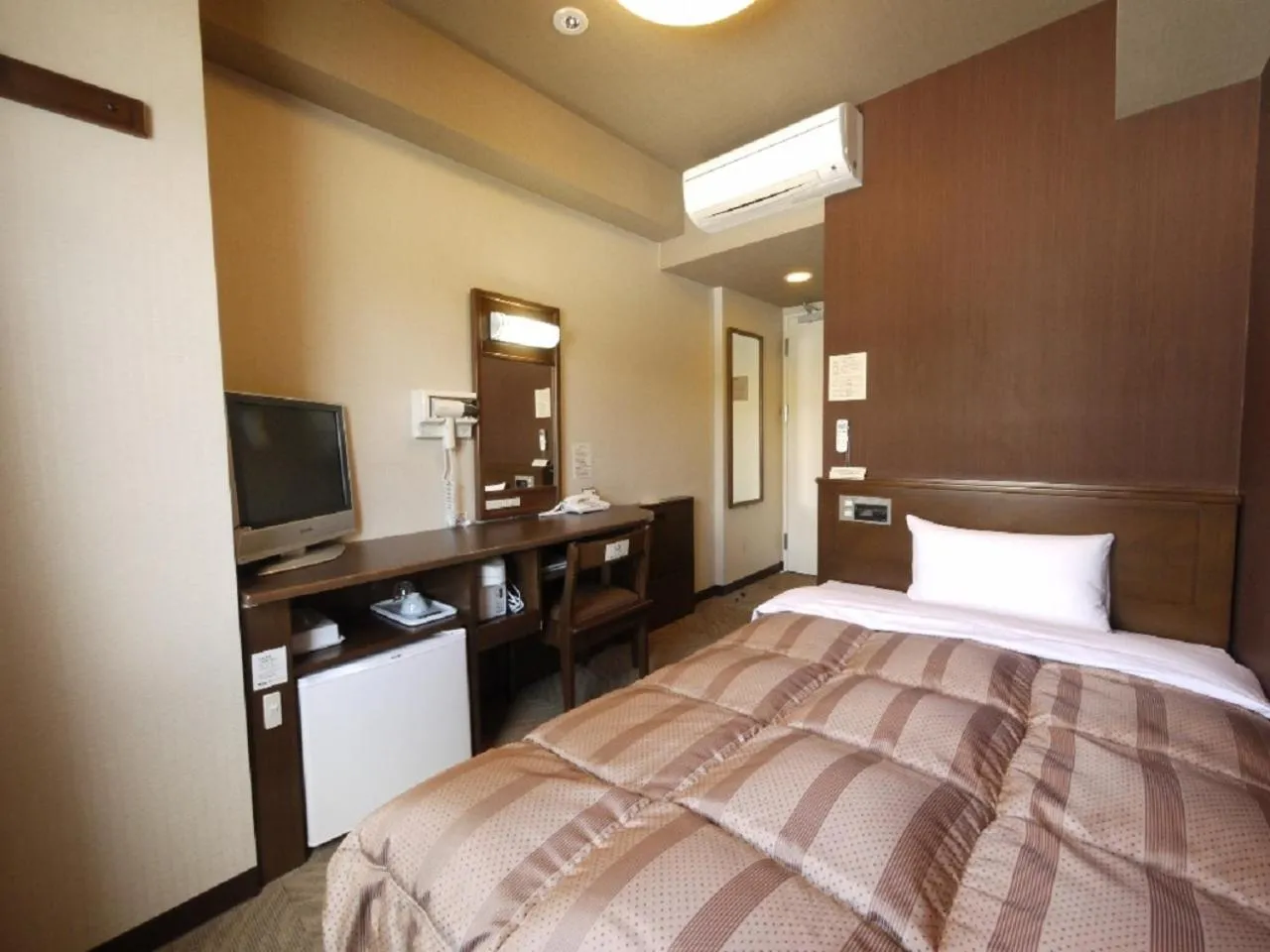 Bed in Hotel Route-Inn Dai-ni Suwa Inter
