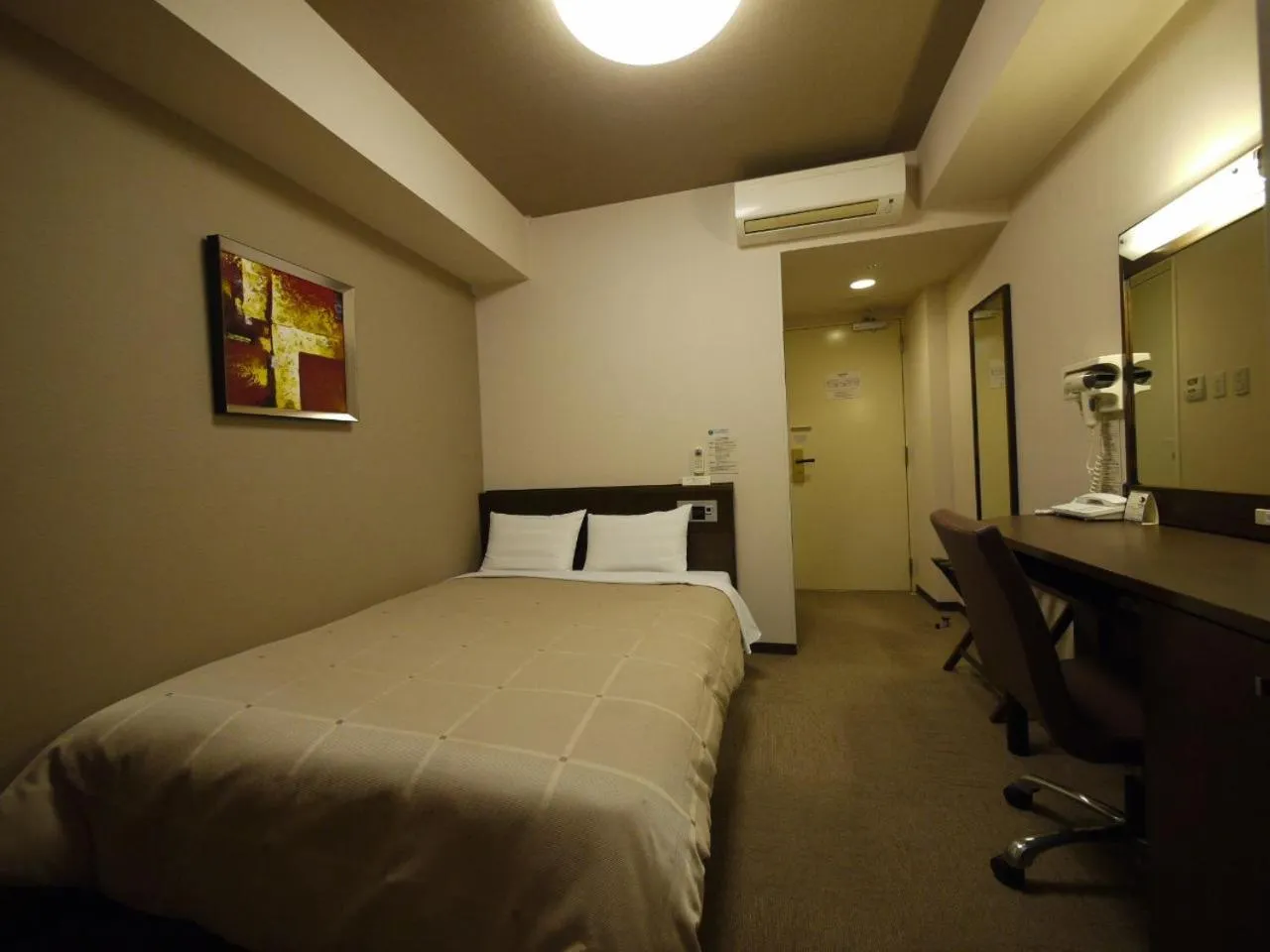 Bed in Hotel Route-Inn Hisai Inter