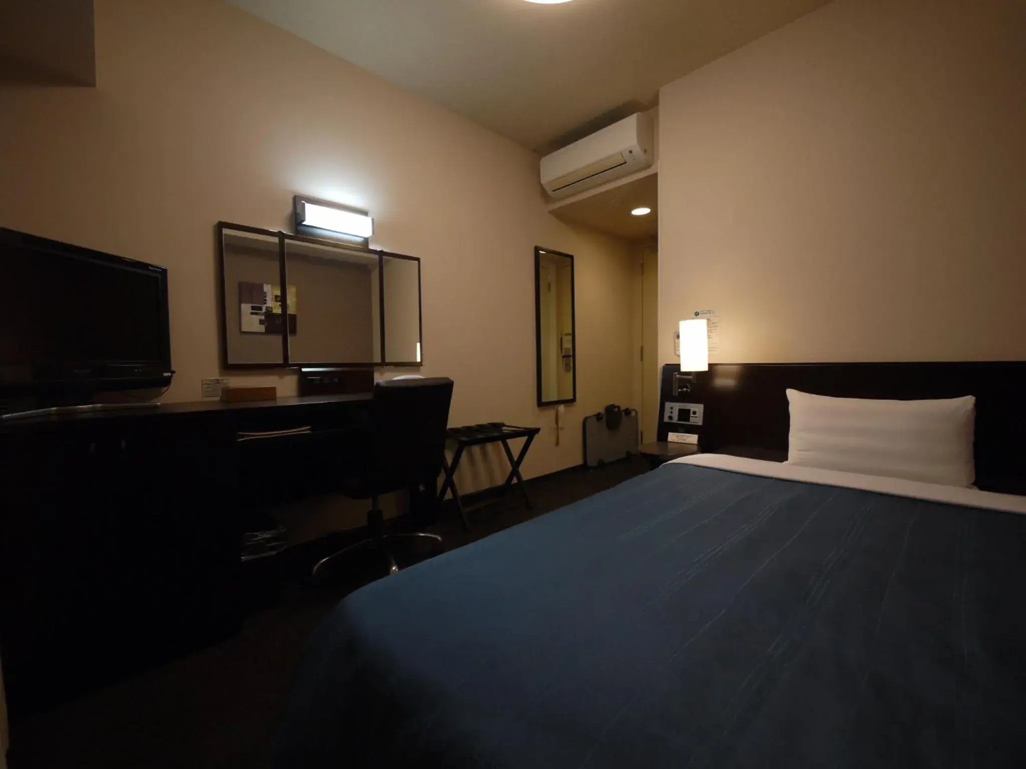 Comfort Single room smoking - single occupancy in Hotel Route-Inn Hisai Inter Comfort Single room smoking - single occupancy in Hotel Route-Inn Hisai Inter