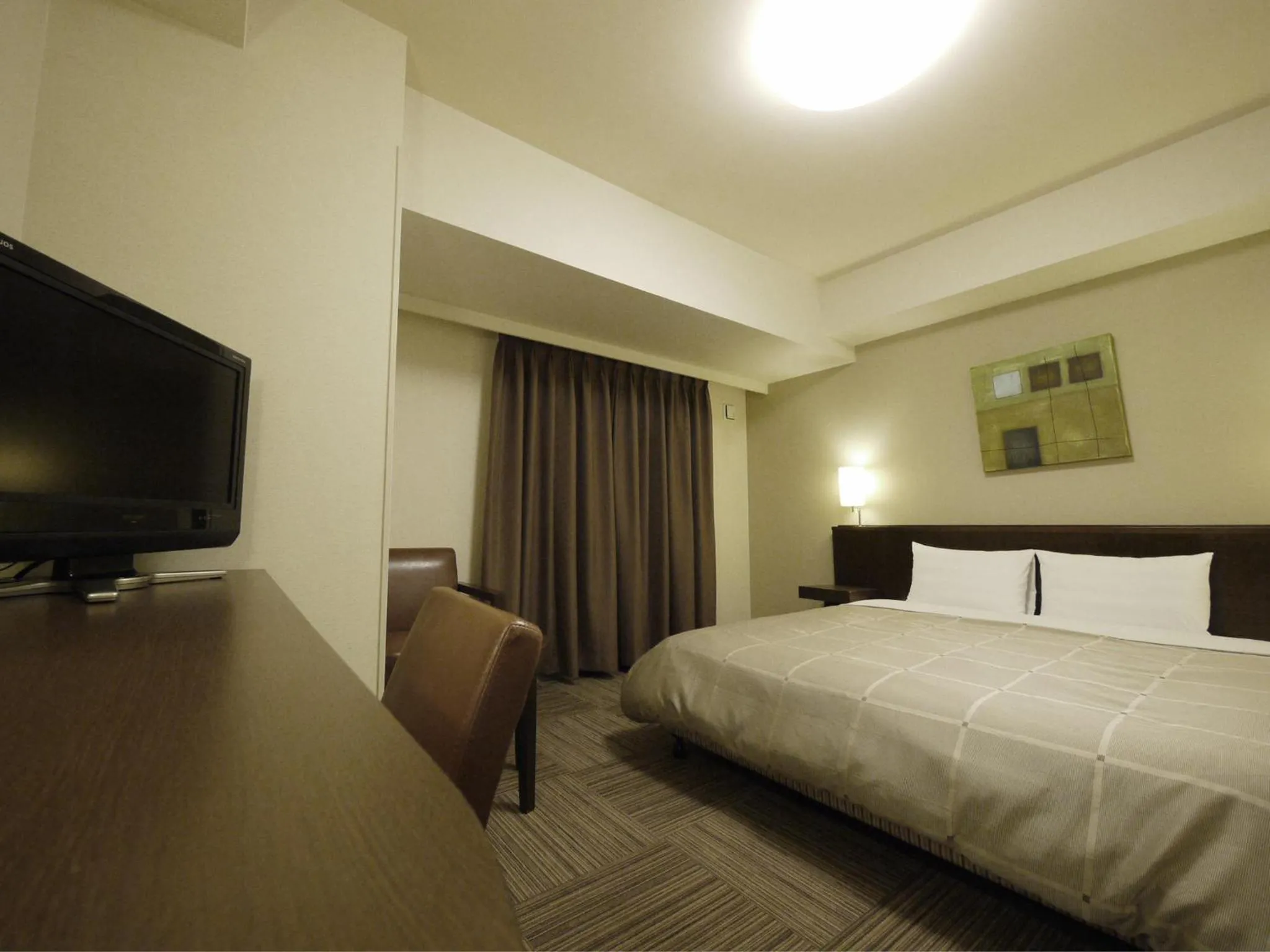 Photo of the whole room, Bed in Hotel Route-Inn Hisai Inter