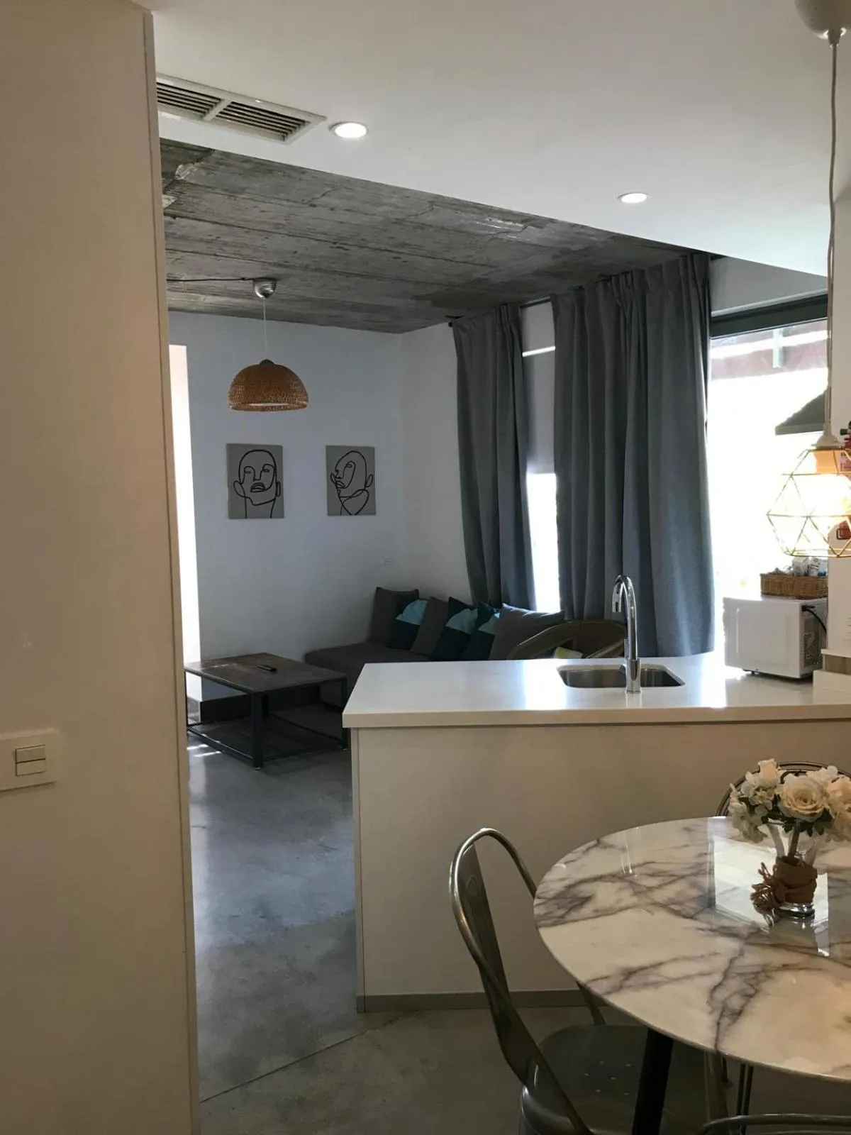 Living room in Urban House Siurot 33