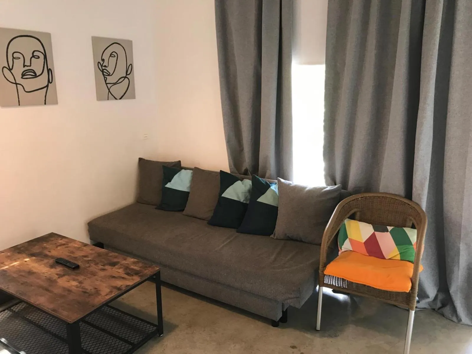 Seating area in Urban House Siurot 33