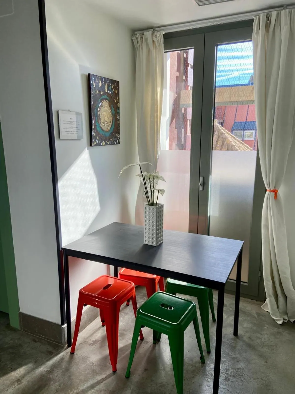 Dining area in Urban House Siurot 33