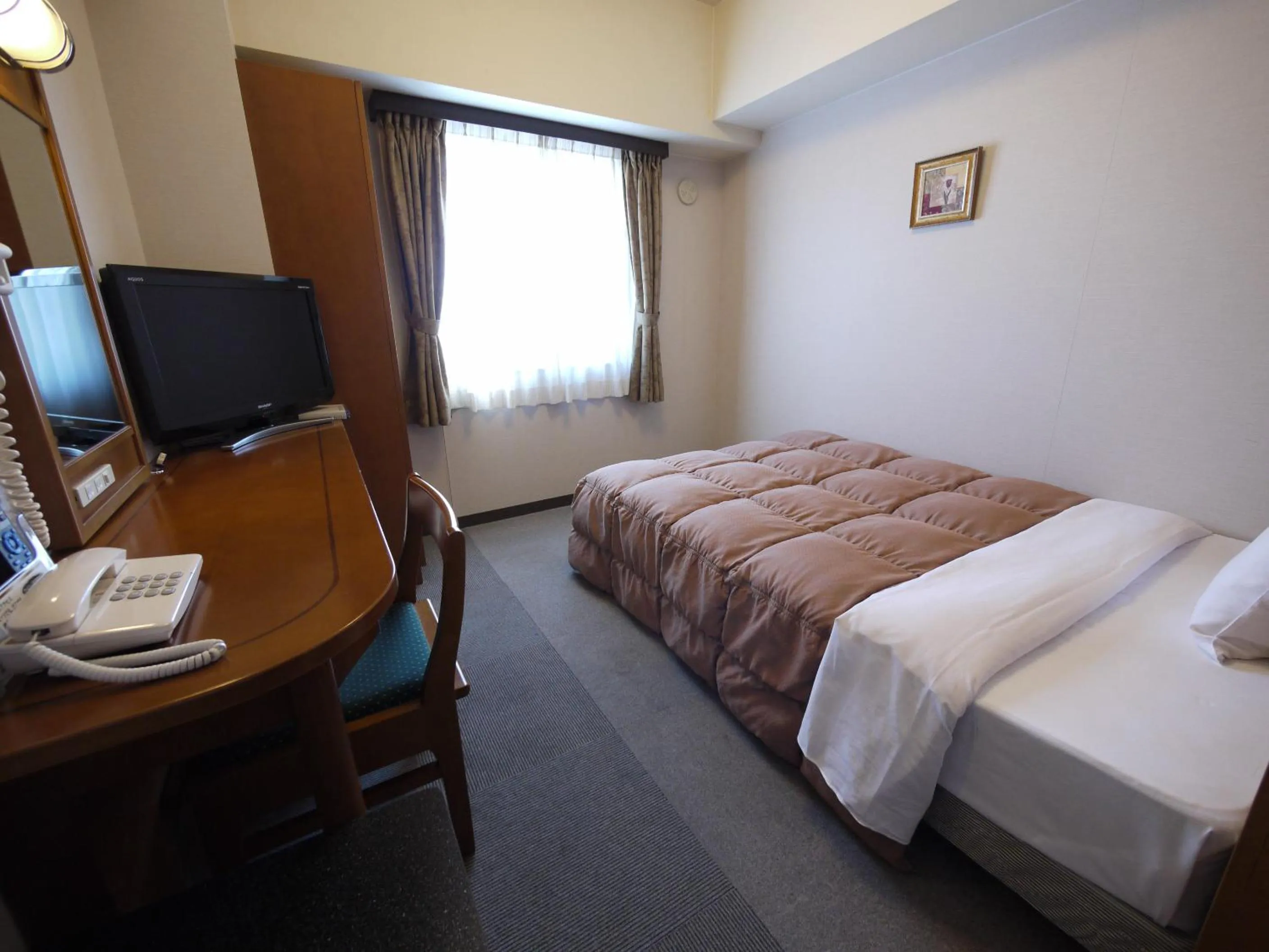 Bed in Hotel Route-Inn Matsusaka Ekihigashi
