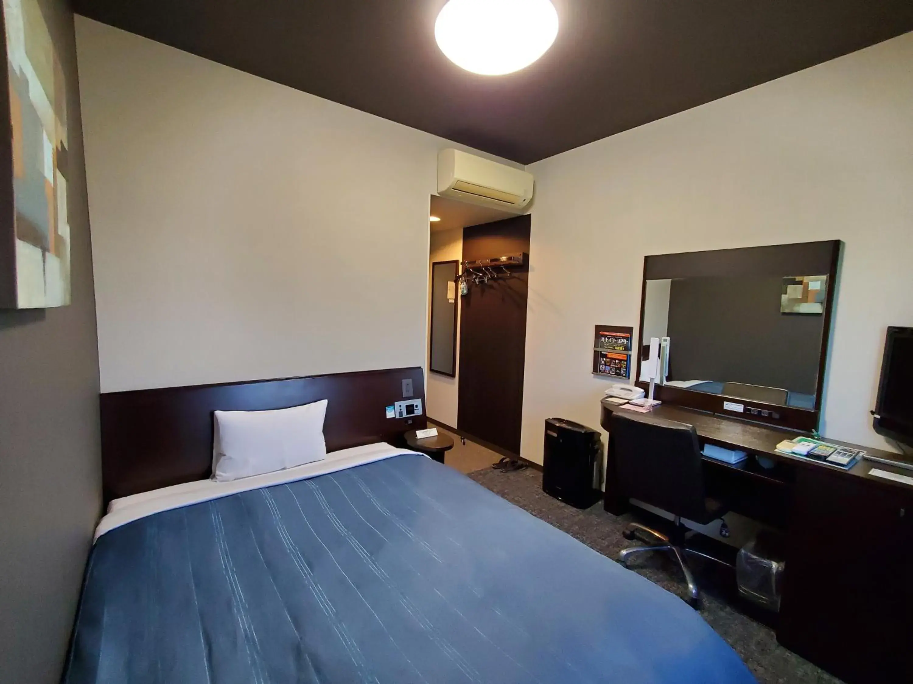 Superior Single Room - single occupancy - Non-Smoking in Hotel Route-Inn Dai-ni Kameyama Inter Superior Single Room - single occupancy - Non-Smoking in Hotel Route-Inn Dai-ni Kameyama Inter