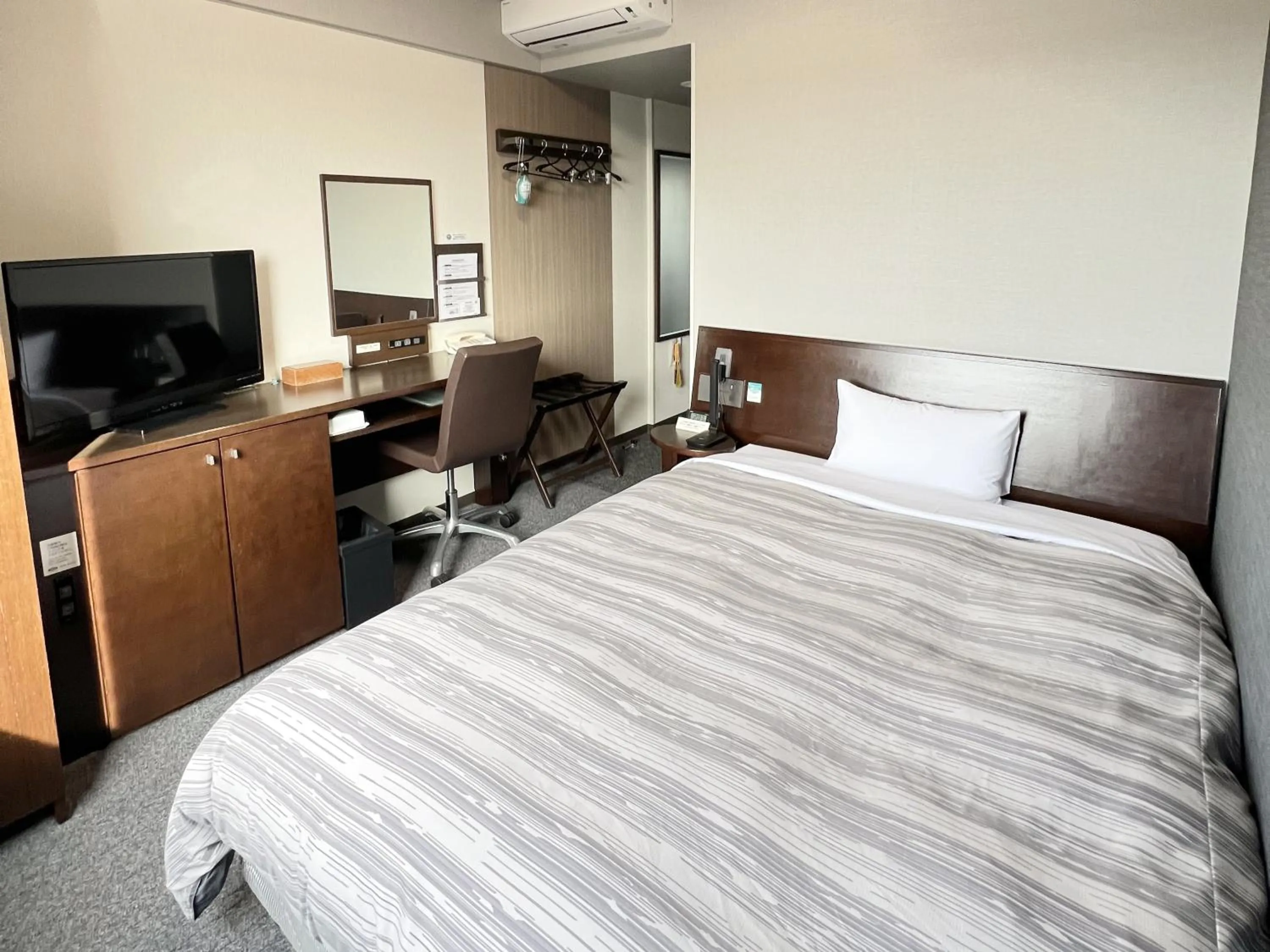 Photo of the whole room, Bed in Hotel Route-Inn Shimodate