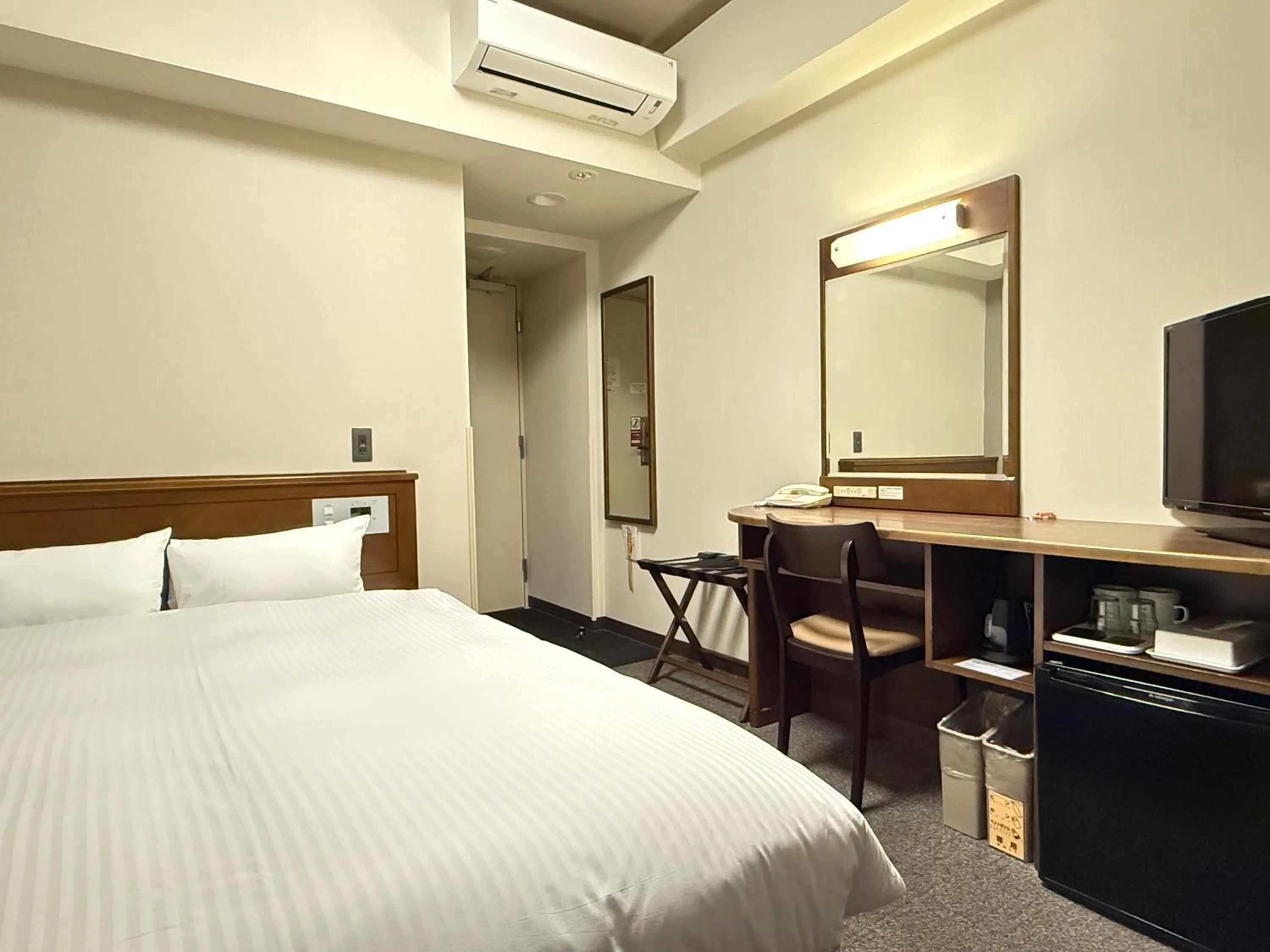 Photo of the whole room, Bed in Hotel Route-Inn Ichinoseki Inter