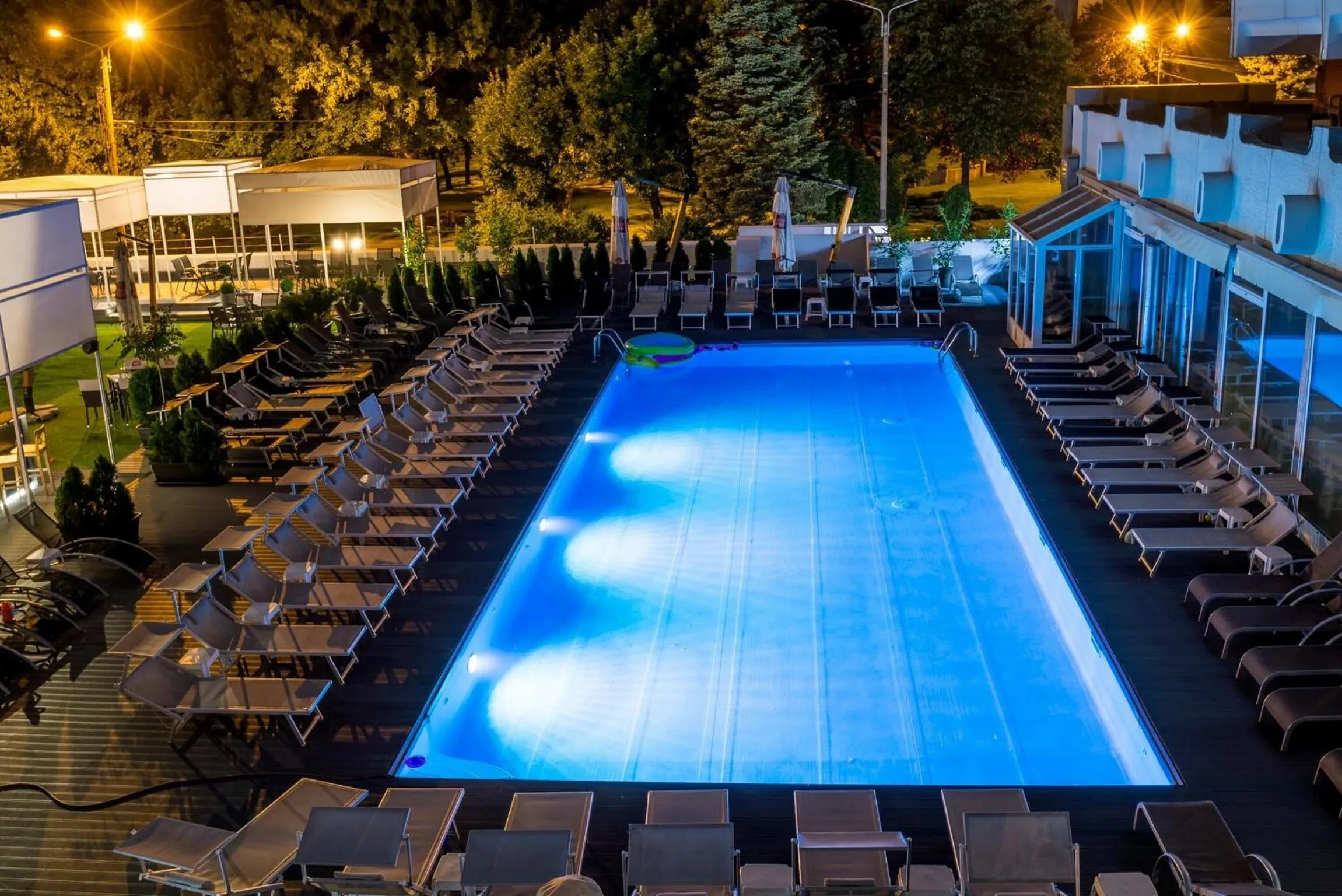 Swimming pool in Hotel Continental