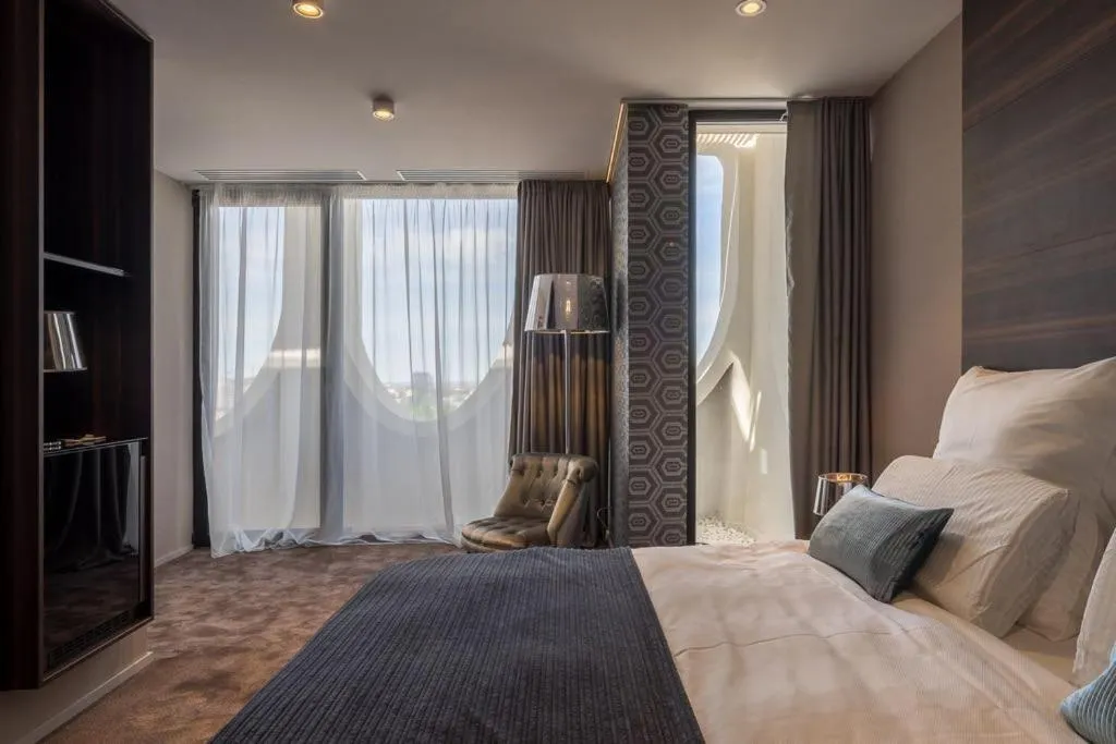 Bed in Hotel Continental