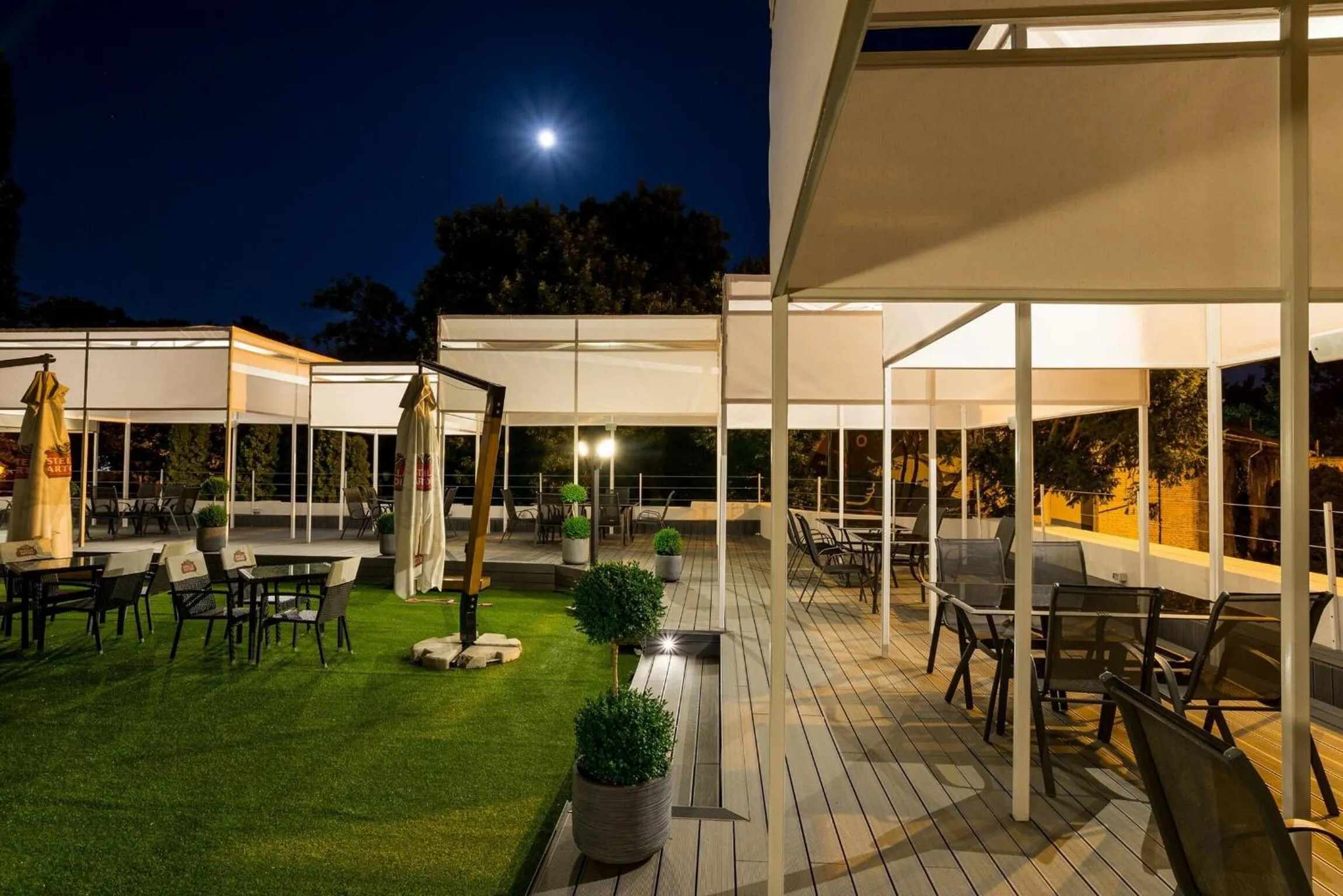 Swimming pool in Hotel Continental