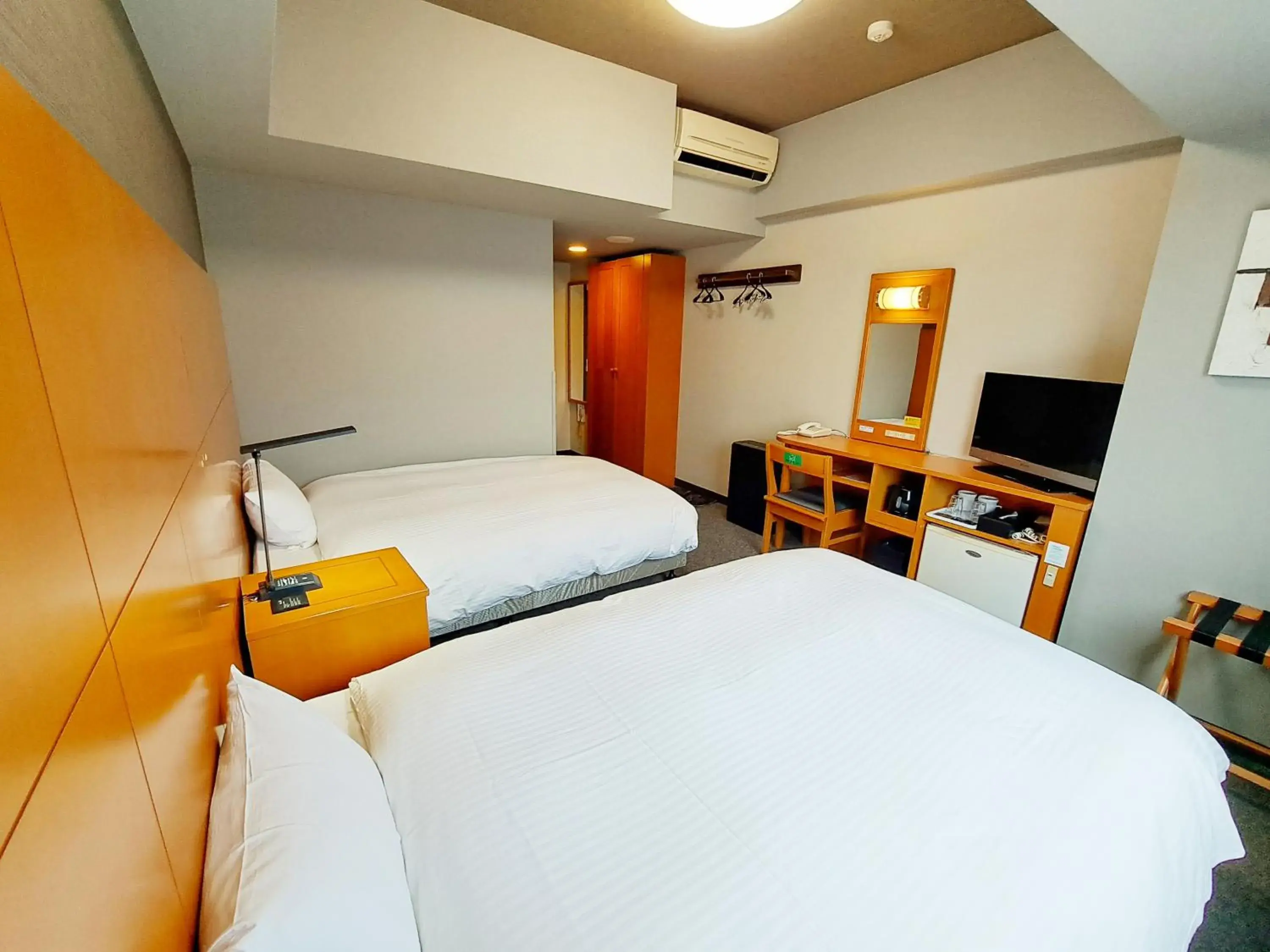 Twin Room - single occupancy - Non-Smoking in Hotel Route-Inn Shinjyo Ekimae Twin Room - single occupancy - Non-Smoking in Hotel Route-Inn Shinjyo Ekimae