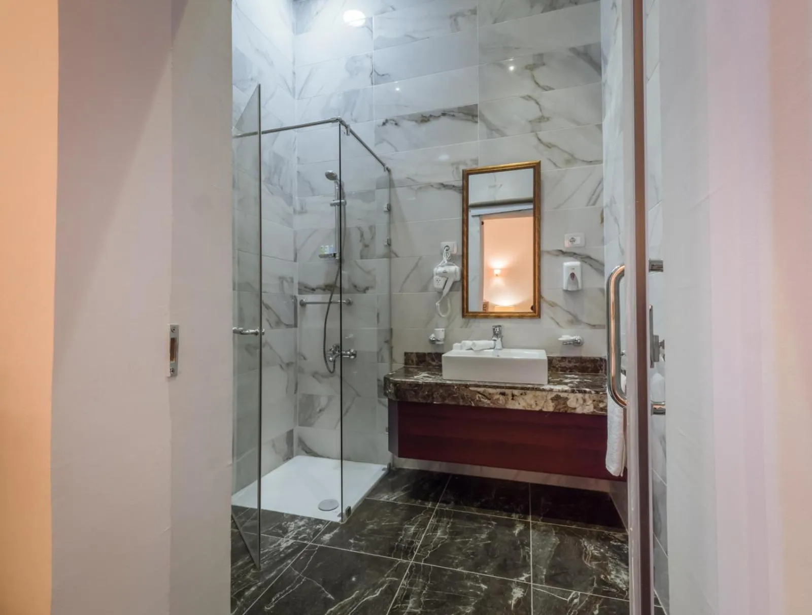 1920s Boutique Hotel and Restaurants