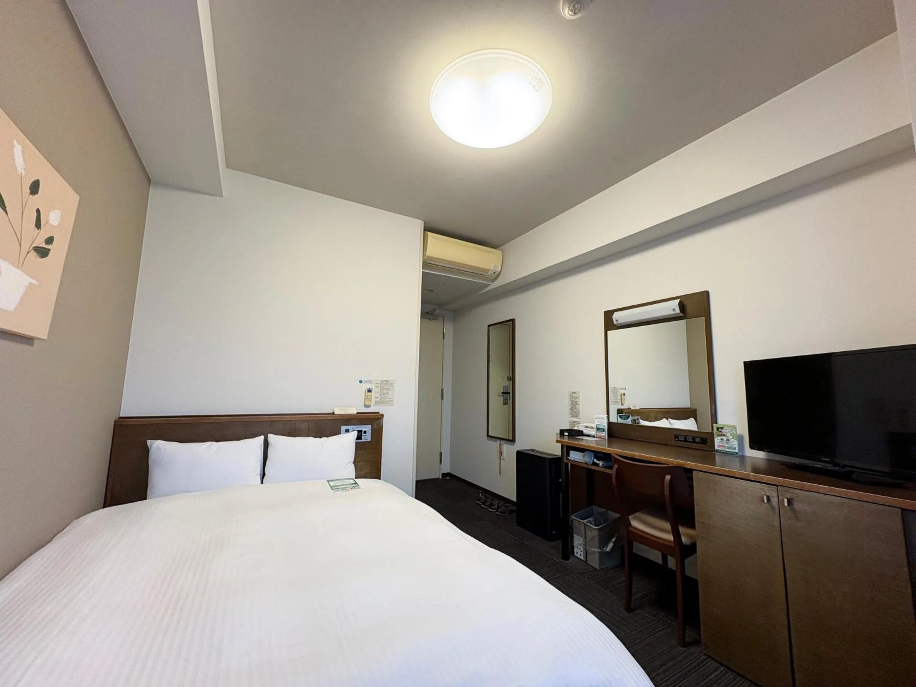 Photo of the whole room, Bed in Hotel Route-Inn Tsuruoka Ekimae