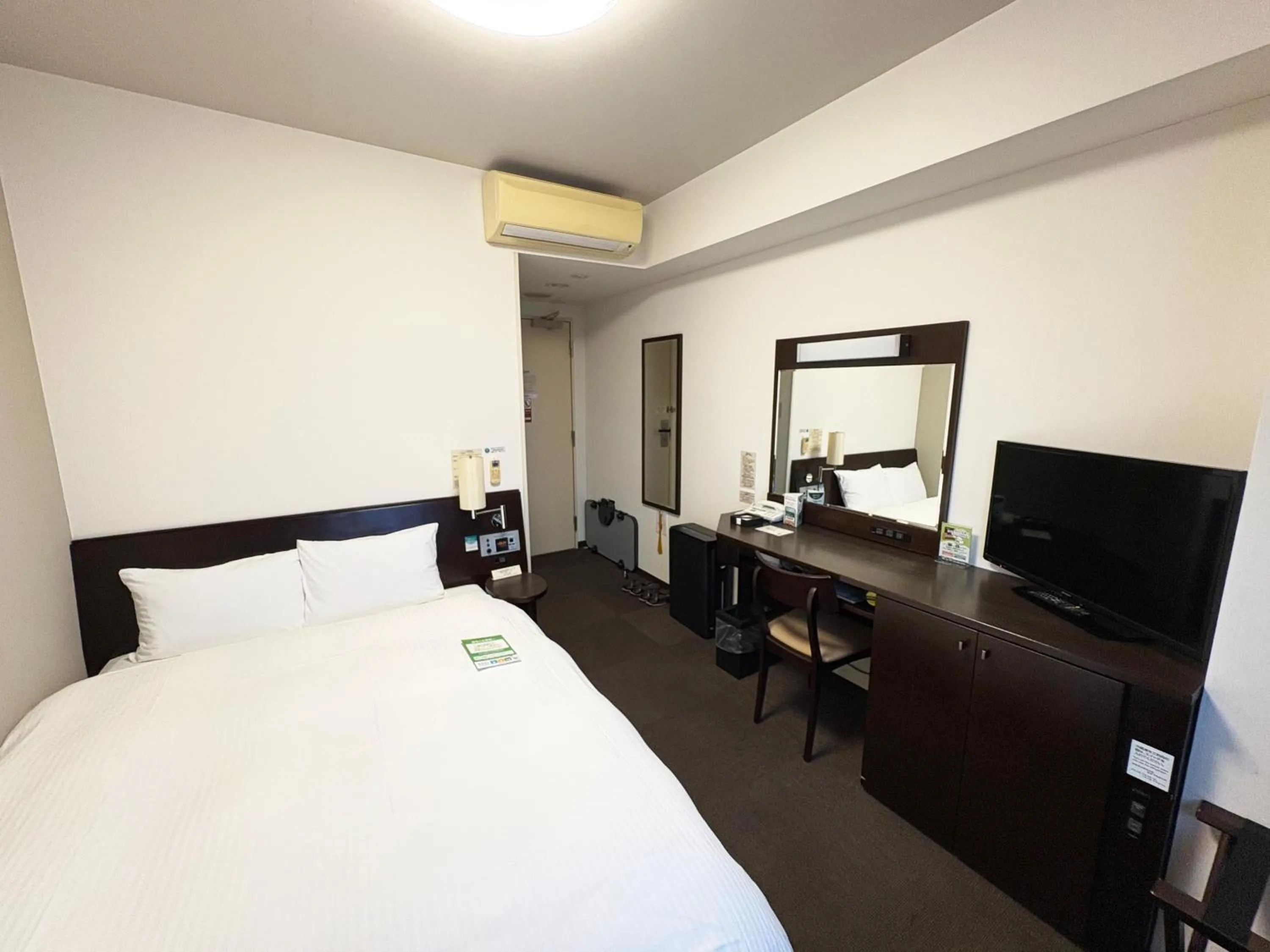 Photo of the whole room, Bed in Hotel Route-Inn Tsuruoka Ekimae