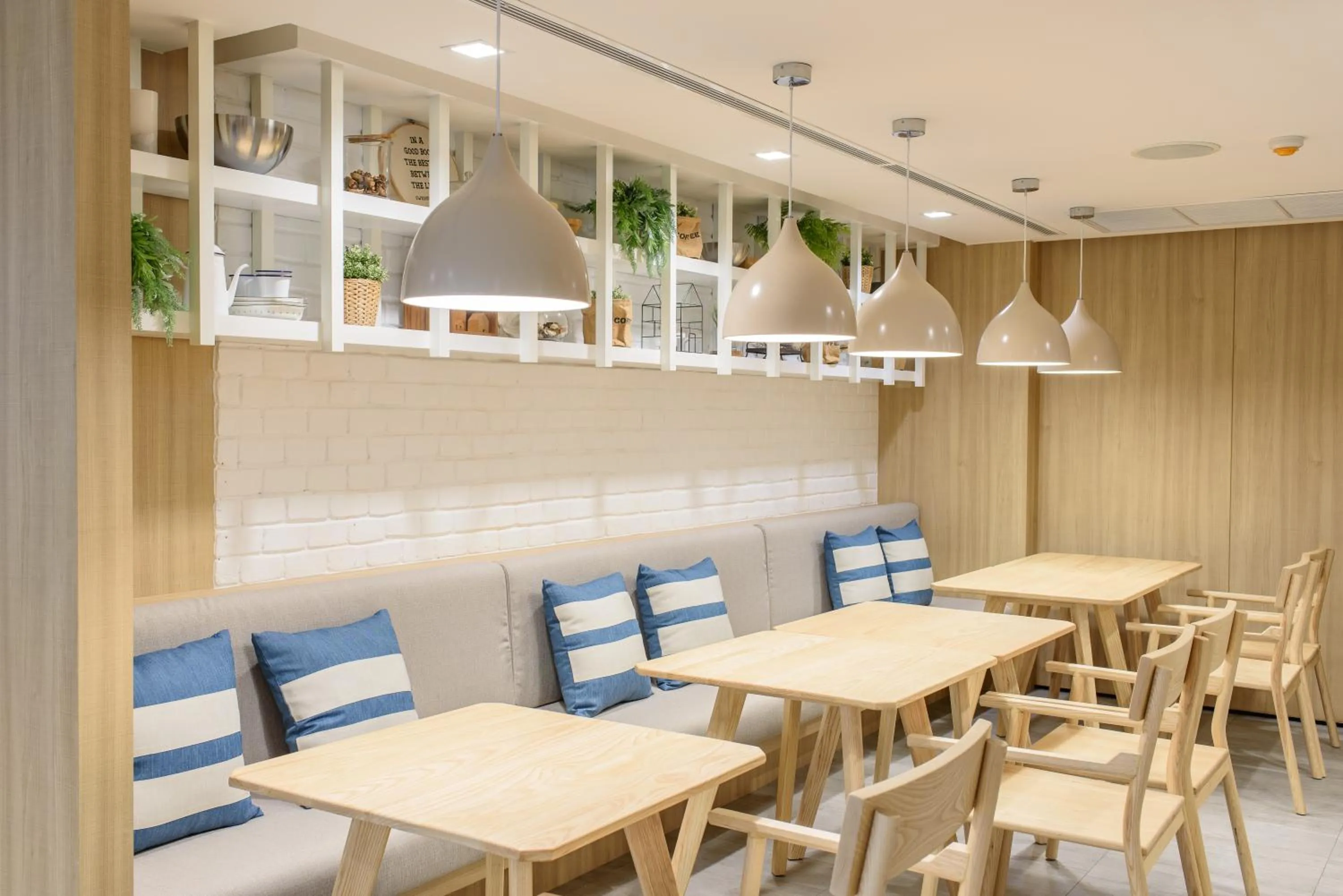 Restaurant/places to eat in Alix Bangkok Hotel