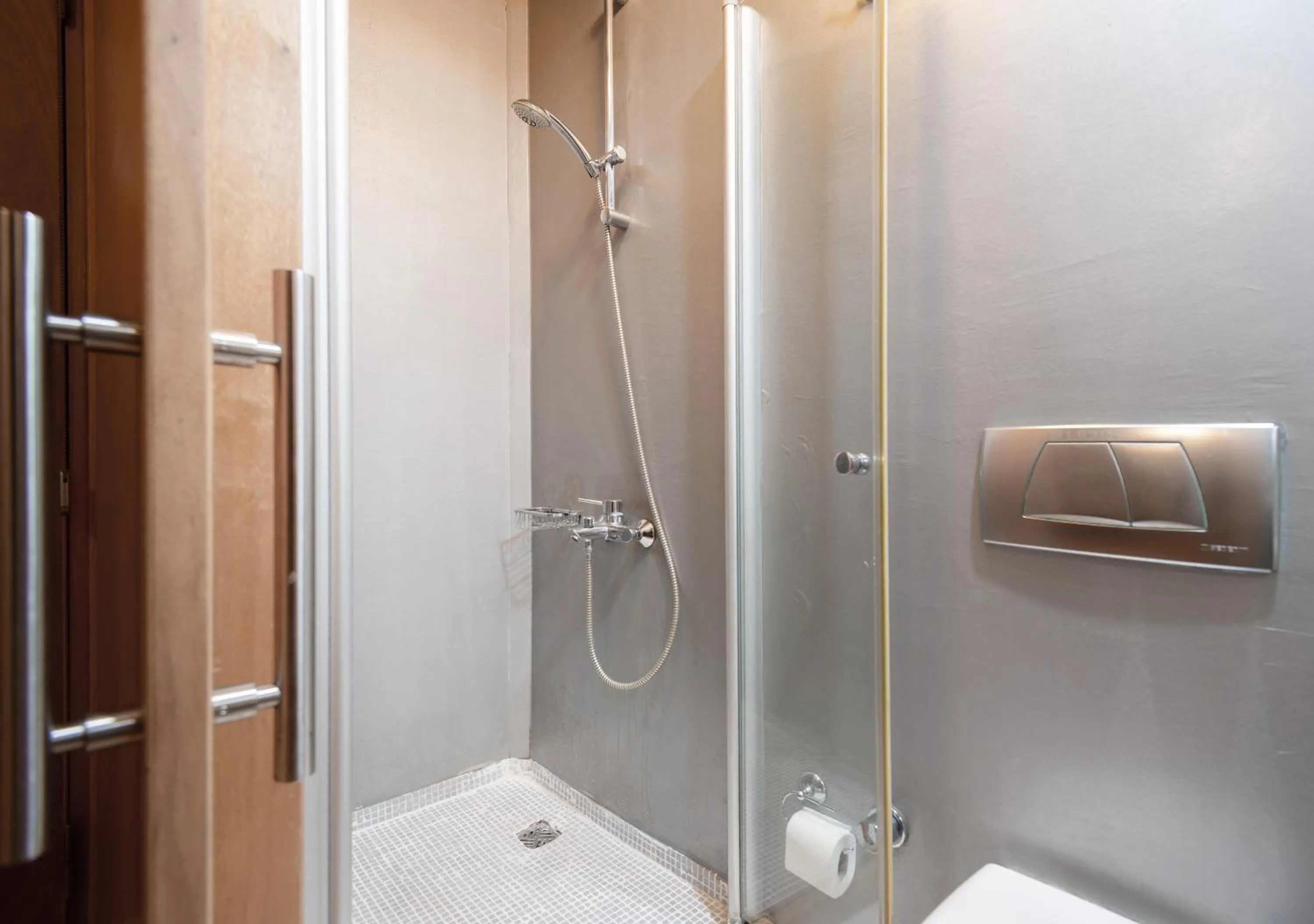 Bathroom in Mayer Loft Suites